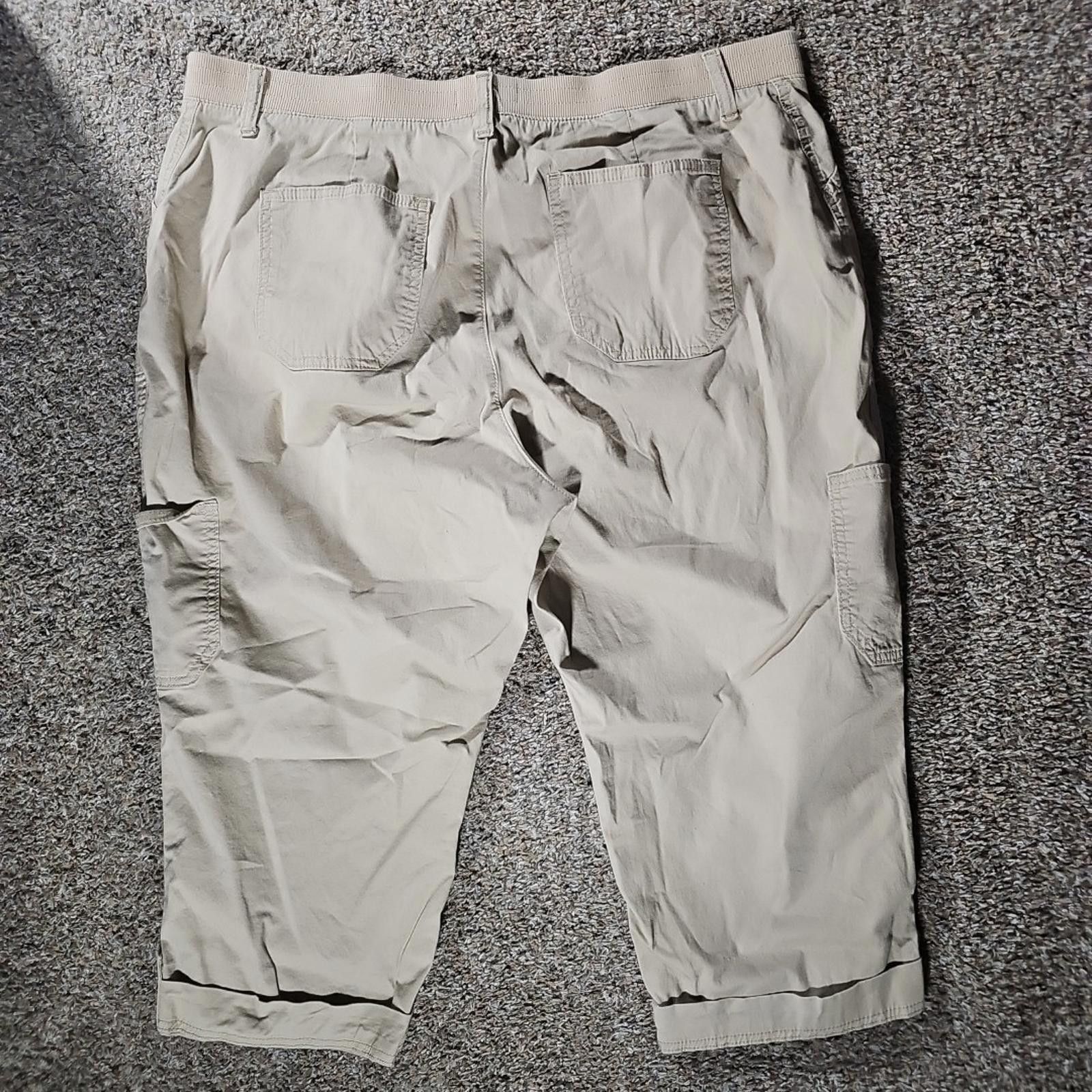Lee Lee Relaxed Fit Midrise Womans 20W Cuffed Khaki Capris Size 42" / US 20 - 6 Thumbnail