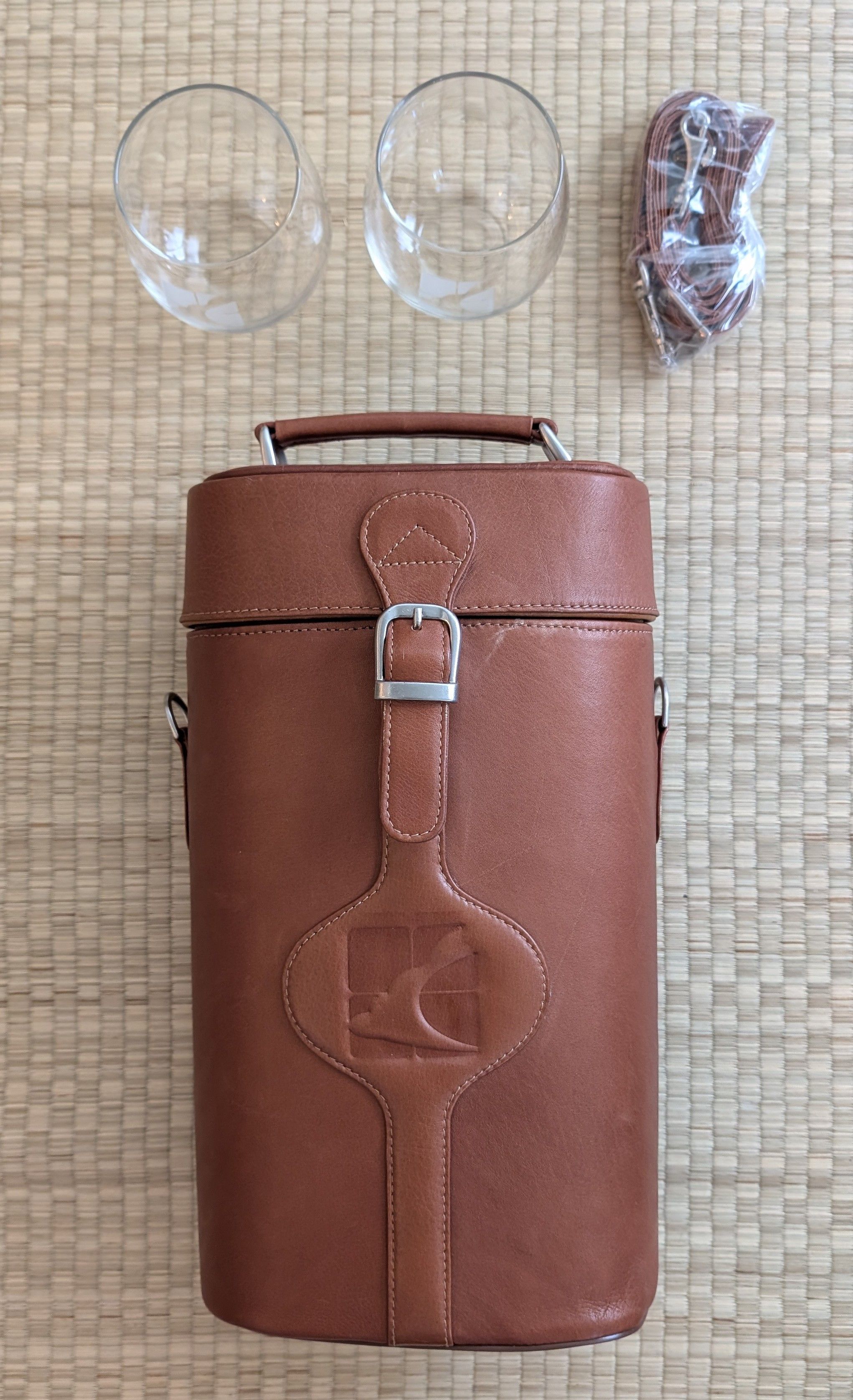 Handmade LNWOT Handmade Luxury Genuine Leather Double Wine Carrier Size ONE SIZE - 1 Thumbnail