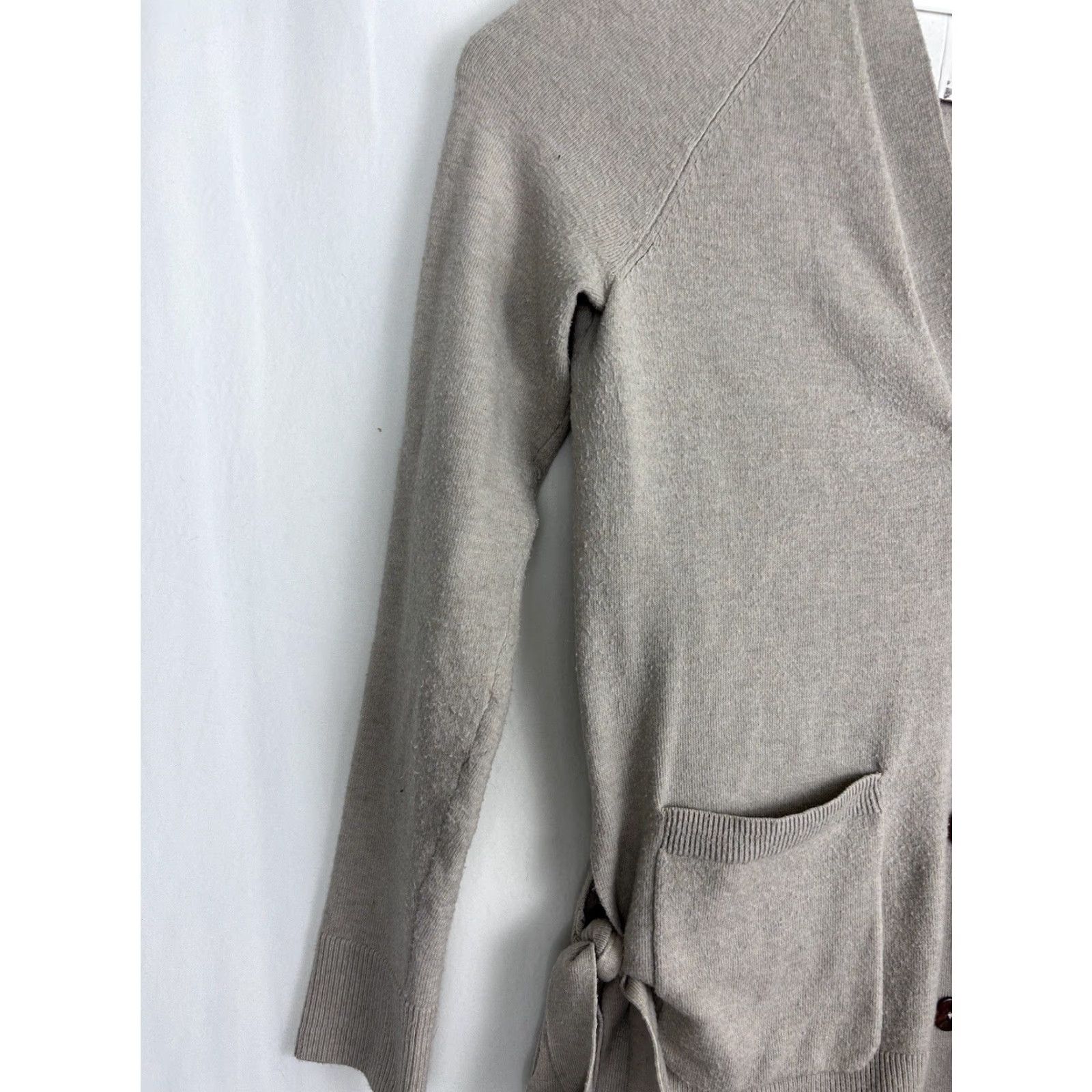 Anthropologie Anthropologie Cardigan Womens M Beige Merino Wool 3 Button Knot Sweater Size M / US 6-8 / IT 42-44 - 2 Thumbnail