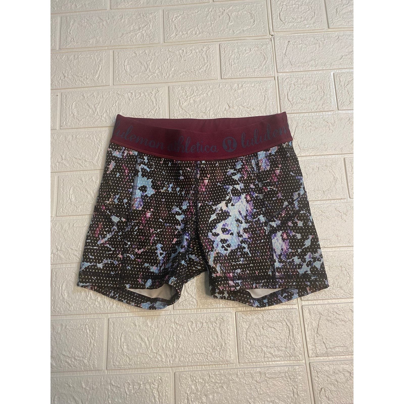 Lululemon lululemon shorts size 4 Size 27" / US 4 / IT 40 - 1 Thumbnail