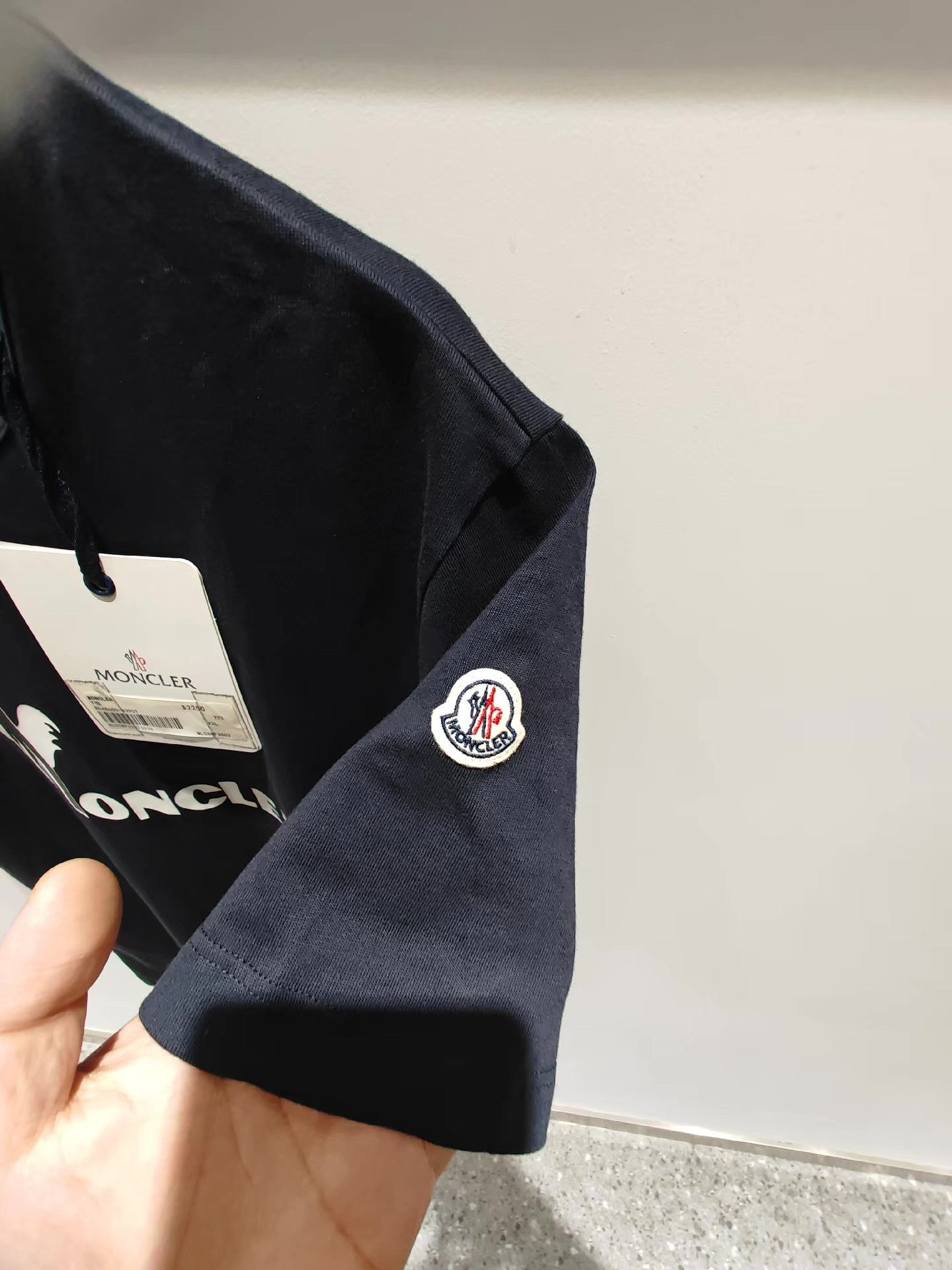 Moncler Moncler Logo Print Armband Short Sleeve Tee Q15 Size US M / EU 48-50 / 2 - 2 Thumbnail