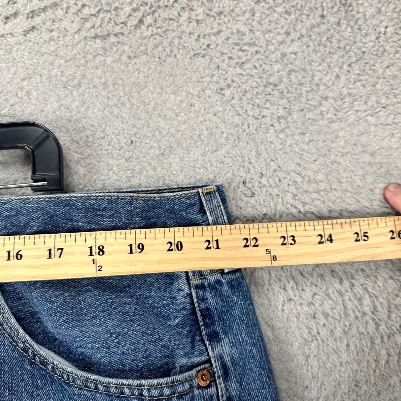 Levi's Levi's 505 Jeans Straight Men 44X32 Medium Denim 5-Pocket Relaxed Button Fly Blue Medium Wash EUC Size US 44 / EU 60 - 6 Thumbnail