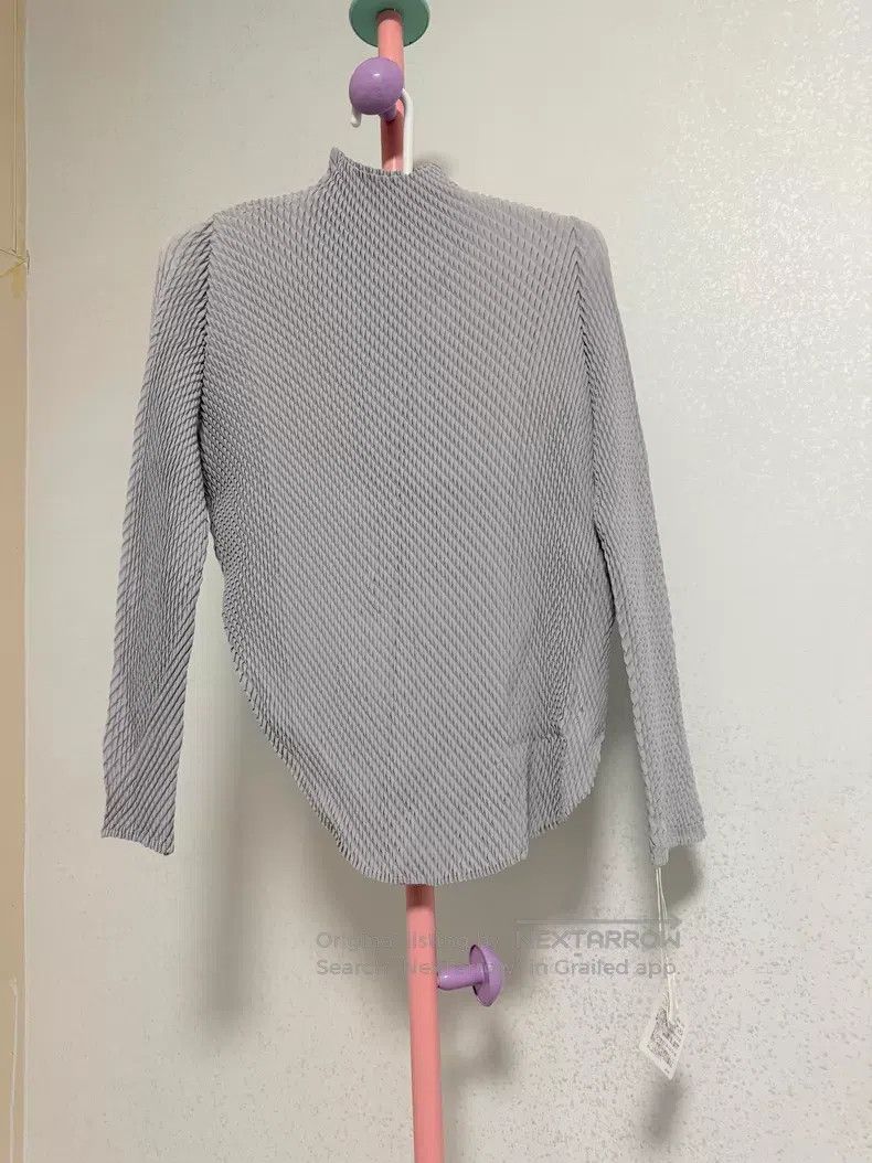 Issey Miyake Issey Miyake Grey Fish Scale Ruched Top Size M / US 6-8 / IT 42-44 - 1 Thumbnail