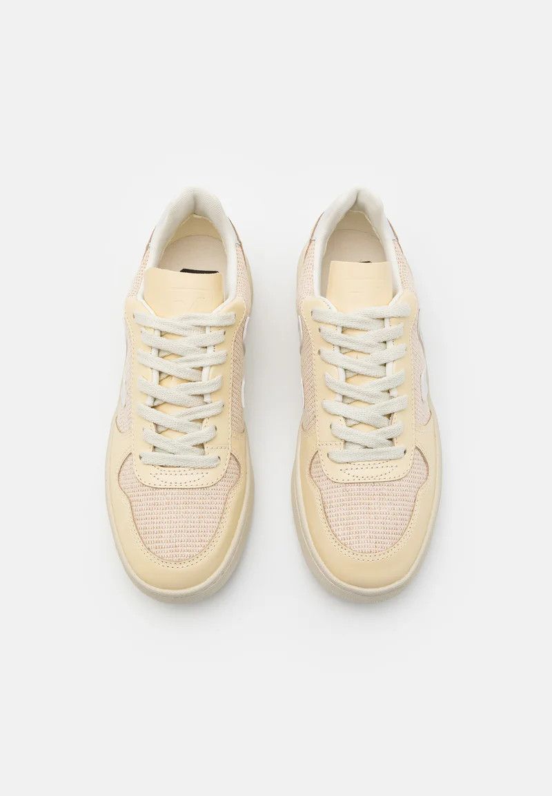 Veja Veja Sneakers Size US 6 / IT 36 - 1 Thumbnail