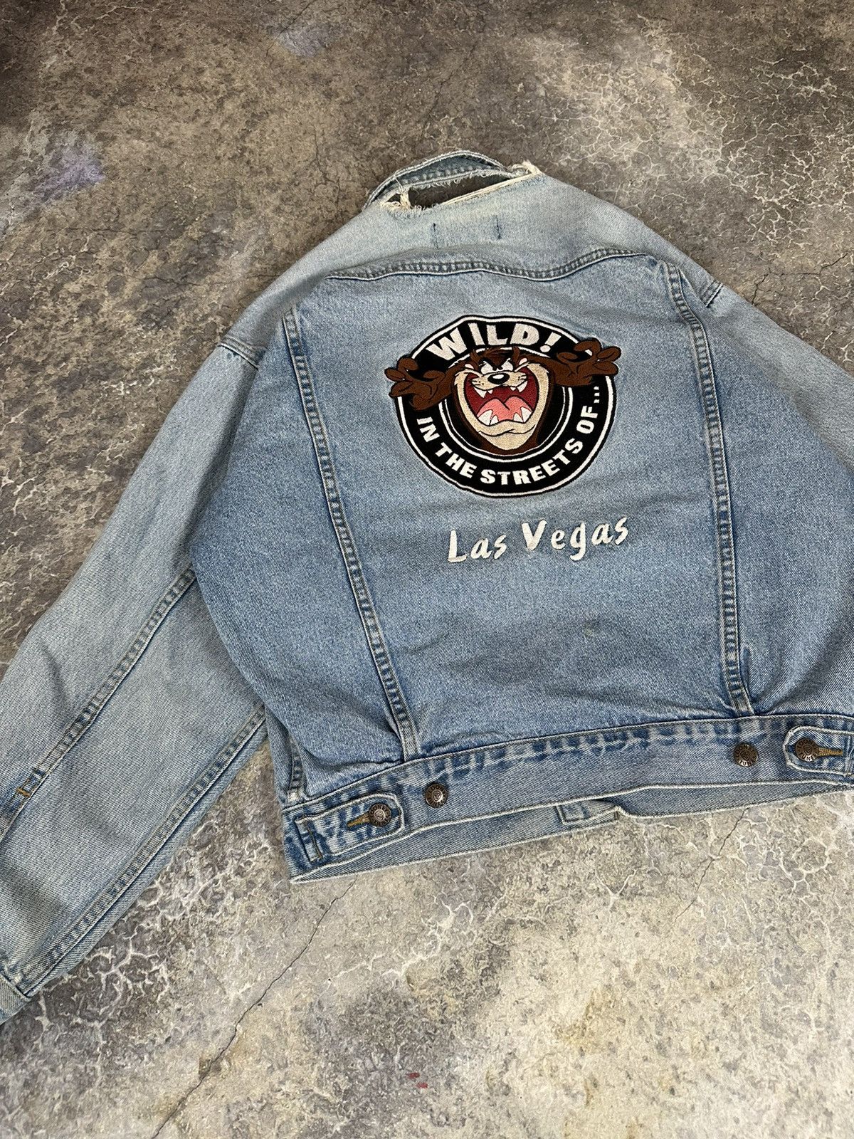 Vintage × Warner Bros Vintage Distressed Taz Denim Jacket Size US S / EU 44-46 / 1 - 2 Thumbnail