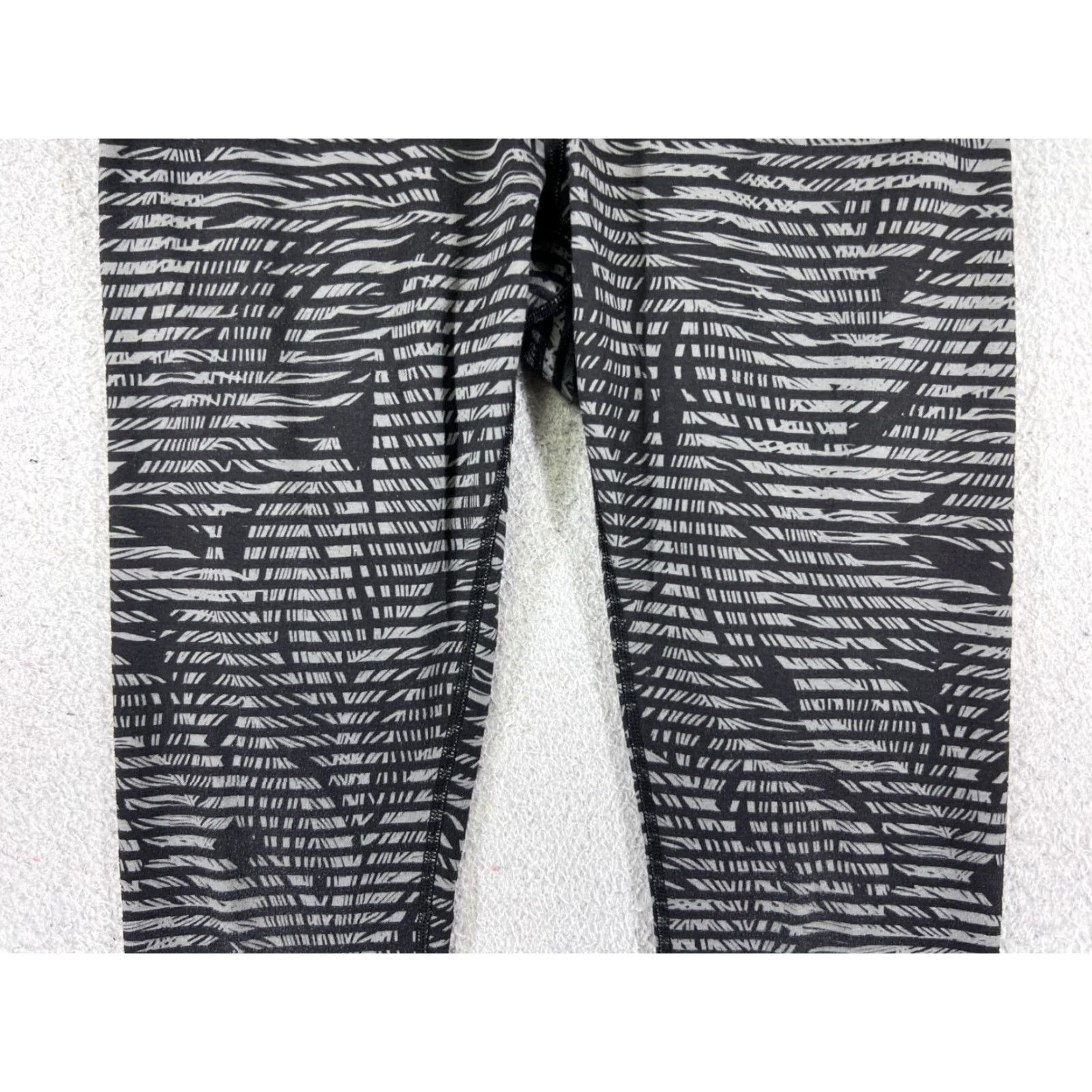 Lululemon Lululemon Pants Womens Wunder Under Crop II Full-On Luon 4 Black Gray W6C45S Size 27" / US 4 / IT 40 - 3 Thumbnail