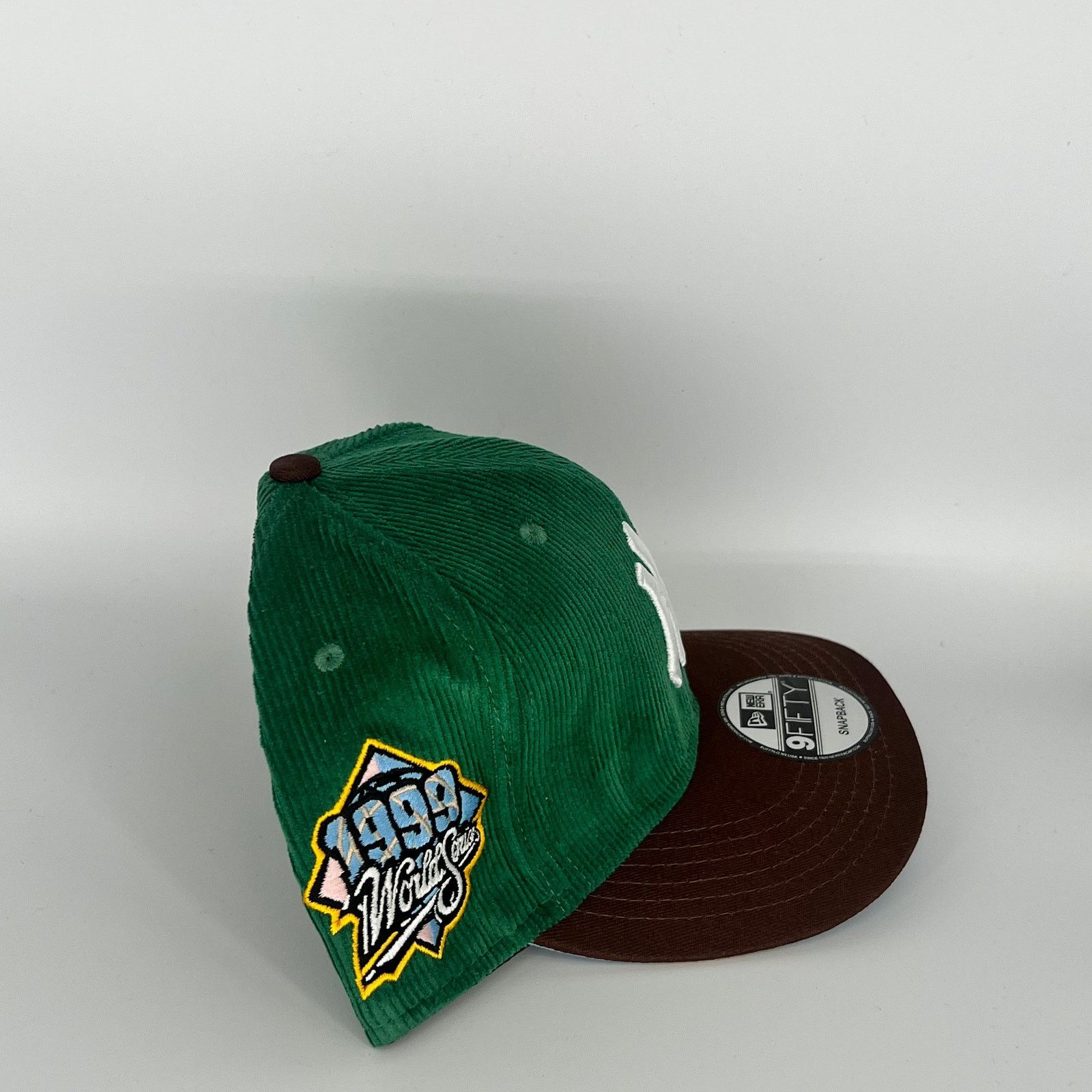New Era Green Brown New York Yankees 1999 World Series New Era MLB Size ONE SIZE - 3 Thumbnail