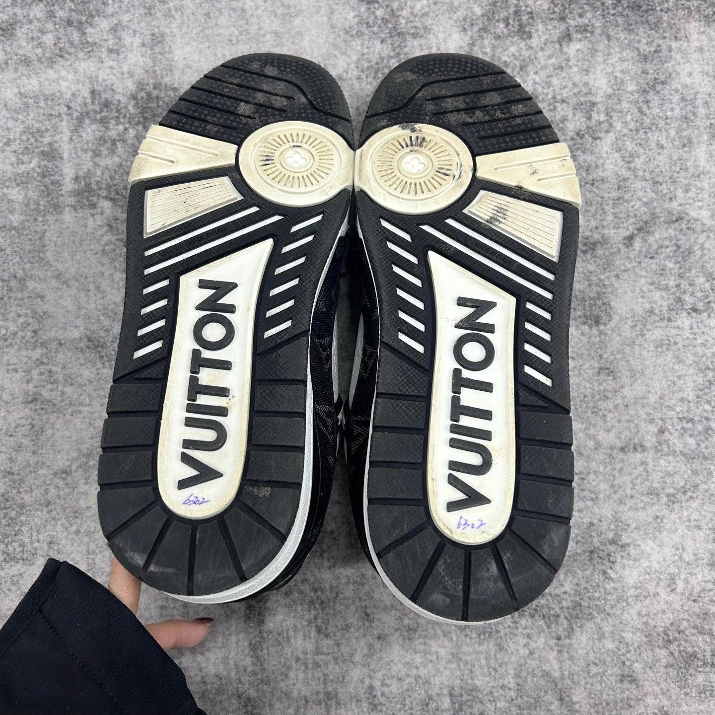 Louis Vuitton Louis Vuitton Trainer Panda Denim Sneakers 42.5 Size US 9.5 / EU 42-43 - 7 Thumbnail
