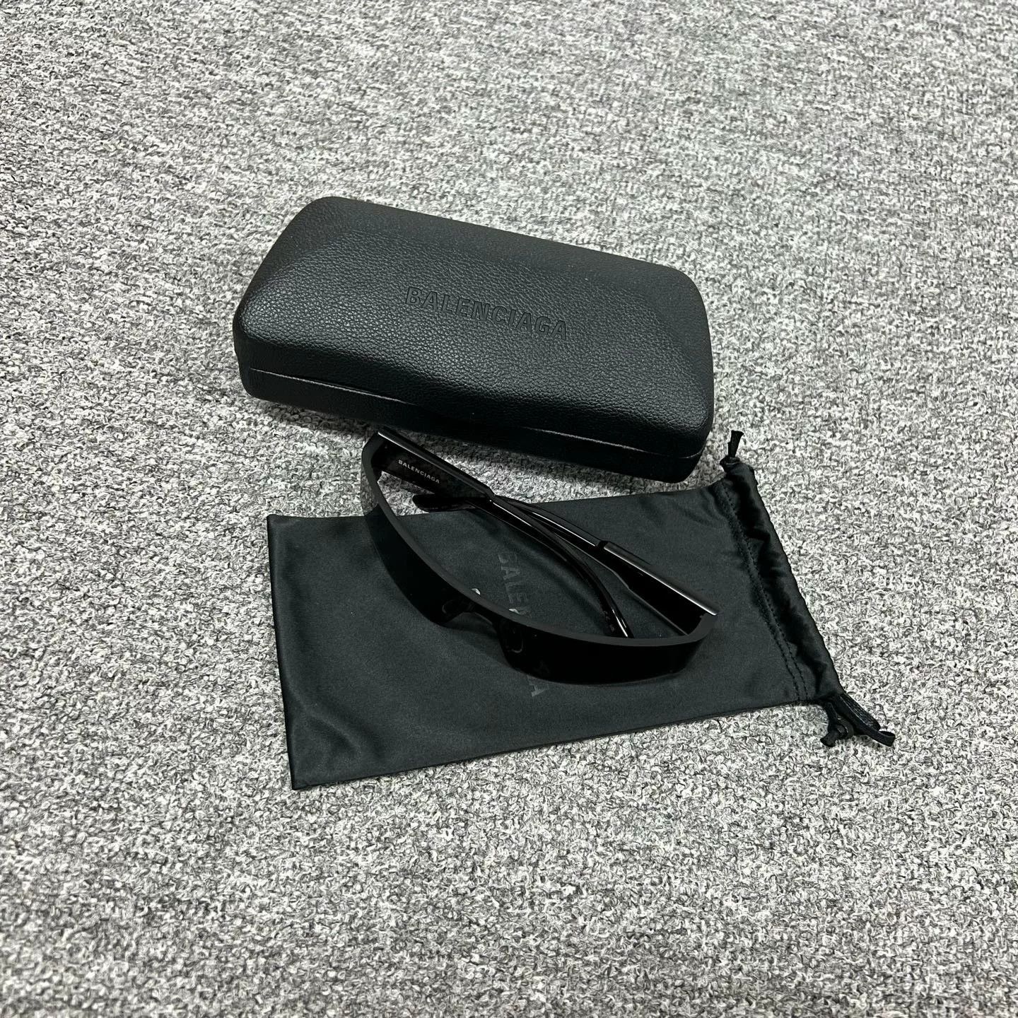 Balenciaga Balenciaga Rimless Temple Logo Sunglasses Size ONE SIZE - 1 Thumbnail