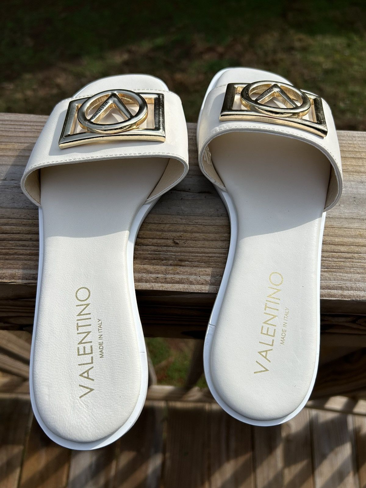 Valentino Valentino White Slide Sandals with Gold Logo Size US 8 / IT 38 - 9 Thumbnail
