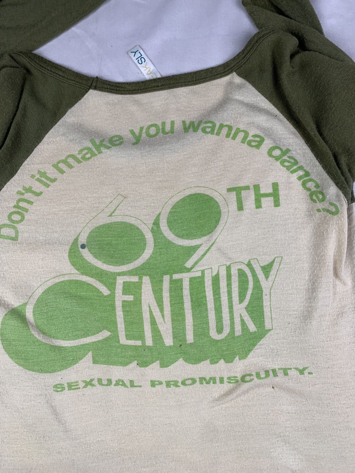 SLY Trash 2000s FREAKSLY Multicolor N*de Girl Graphic Raglan Top Size M / US 6-8 / IT 42-44 - 6 Thumbnail