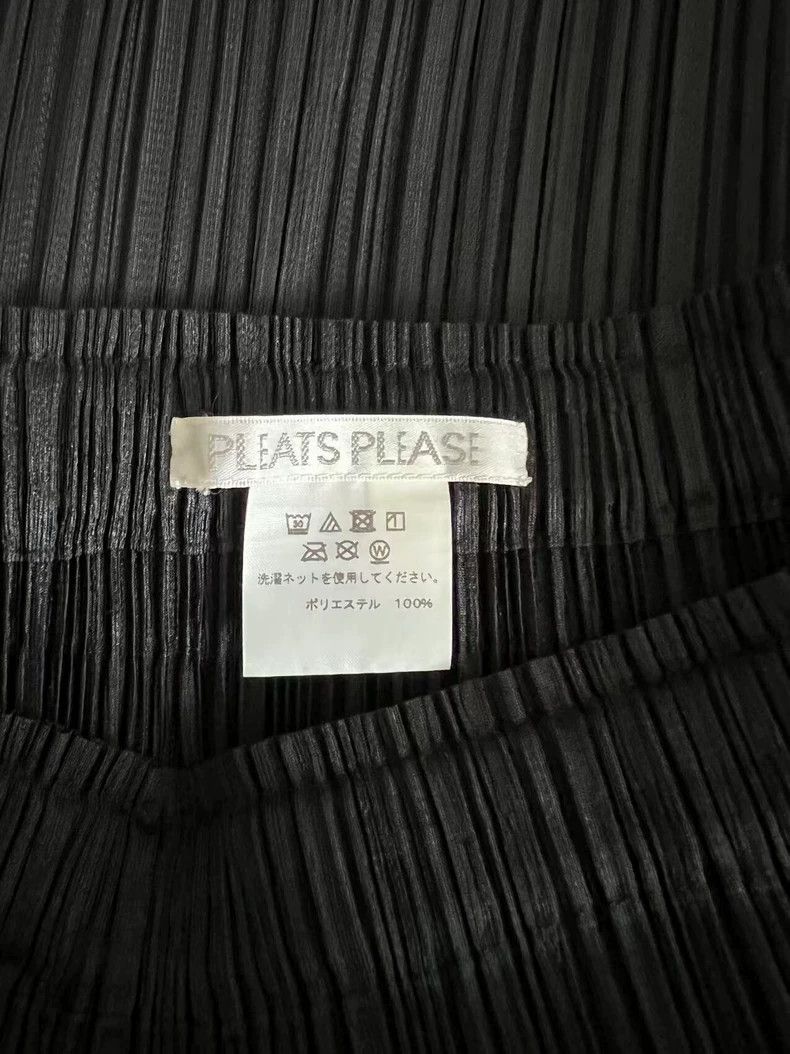 Issey Miyake Issey Miyake size:1 Black slit pleated skirt Size 22" - 4 Thumbnail