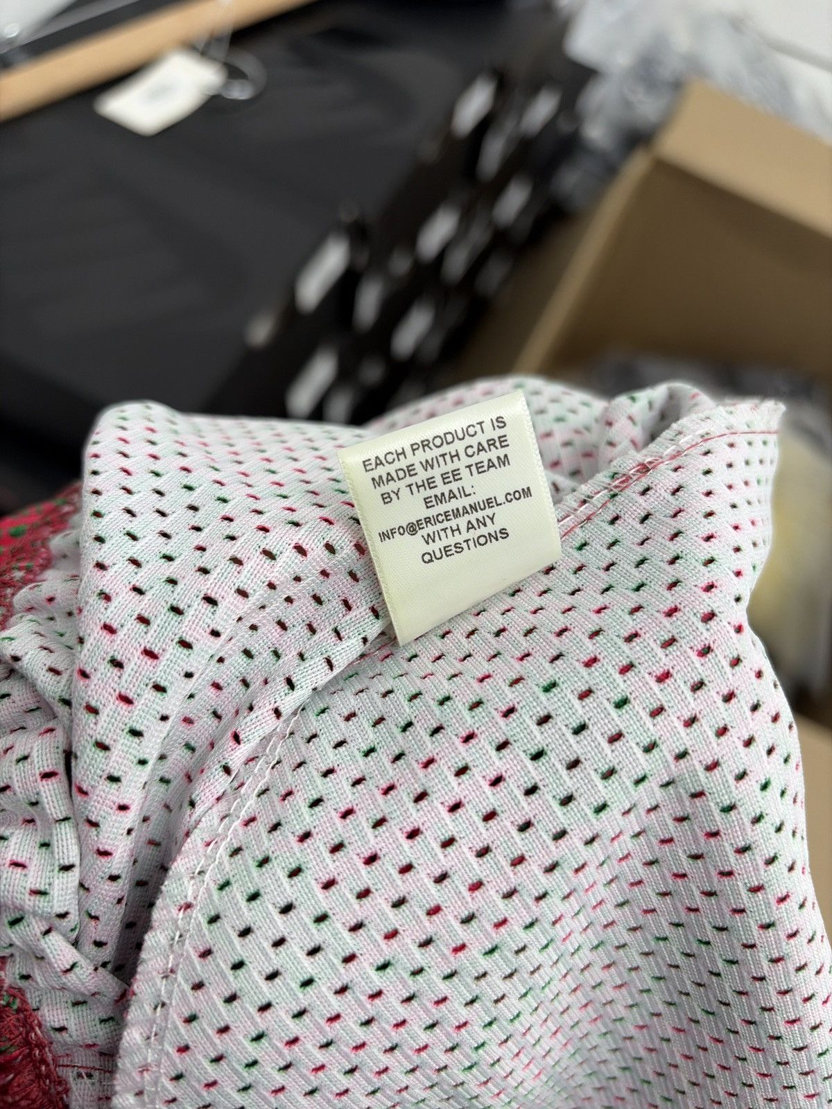 Eric Emanuel Eric Emanuel Baggy Short “Red/ Green” Size US 34 / EU 50 - 4 Thumbnail