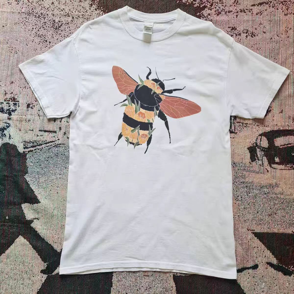 Vintage White retro bee print t-shirt Size US M / EU 48-50 / 2 - 1 Thumbnail