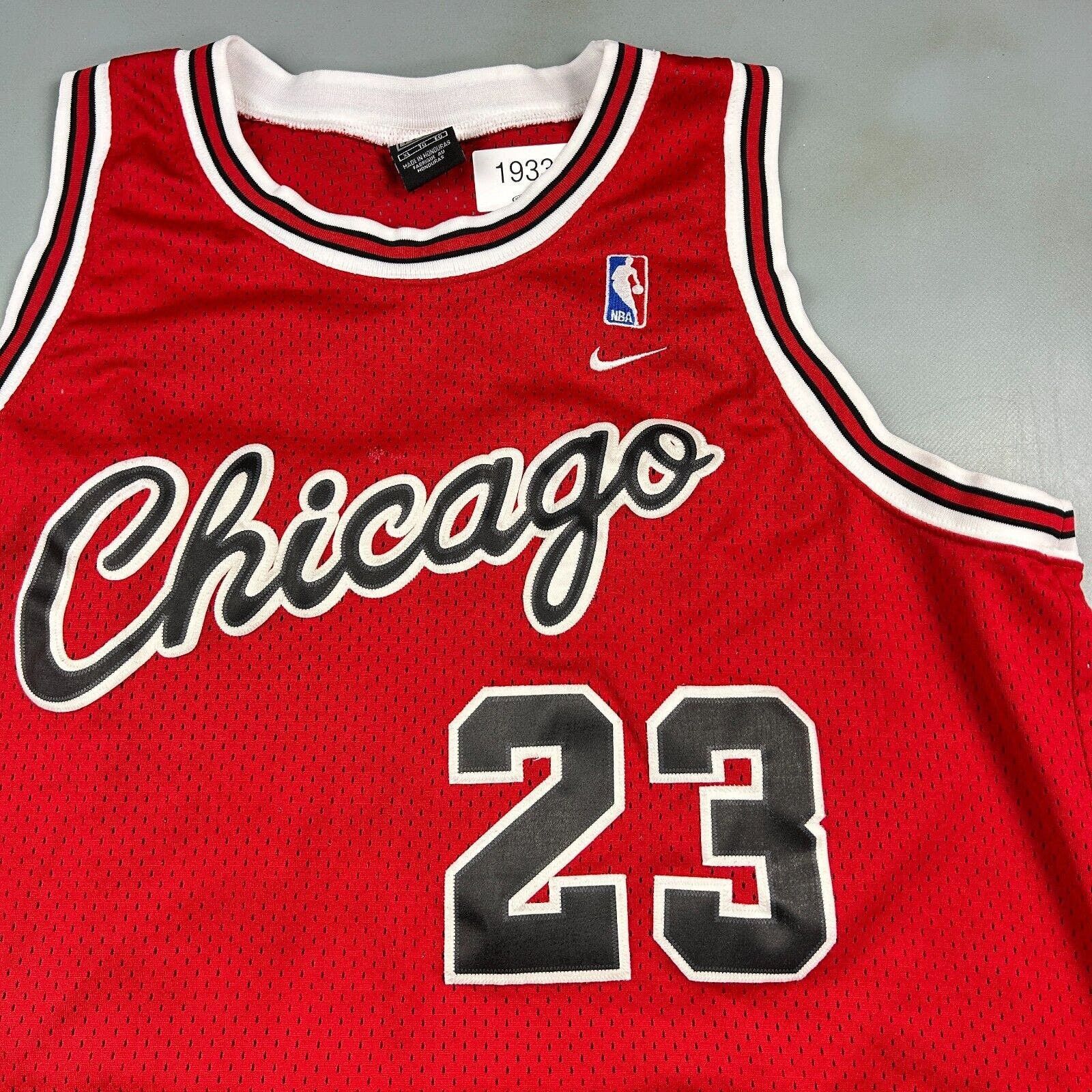 Nike VINTAGE 90s | Chicago Bulls #23 Jordan Nike Jersey XL Size US XL / EU 56 / 4 - 3 Thumbnail