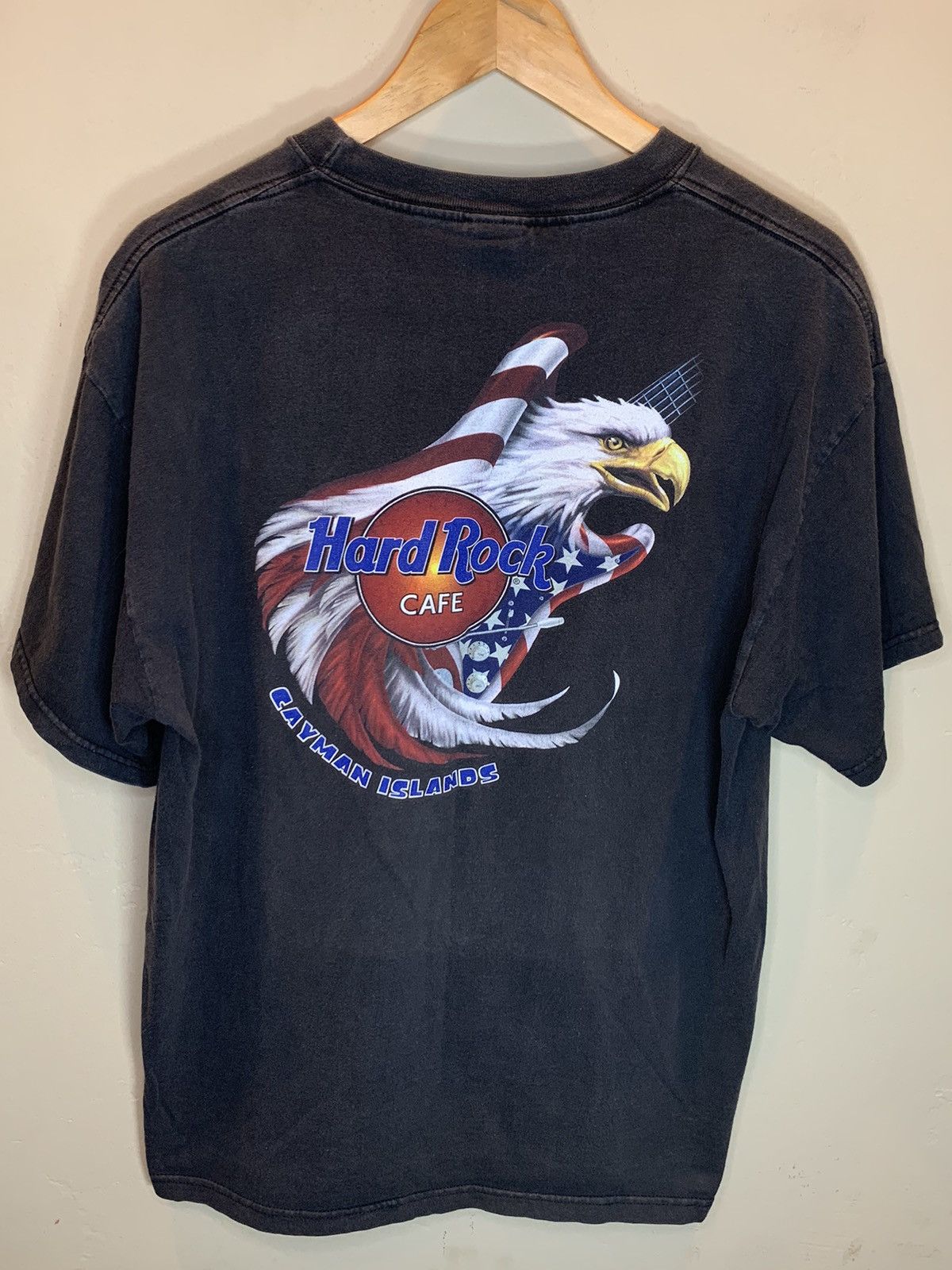Hard Rock Cafe RARE Vintage Hard Rock Cafe Cayman Islands EagleGuitar Shirt Size US L / EU 52-54 / 3 - 1 Thumbnail