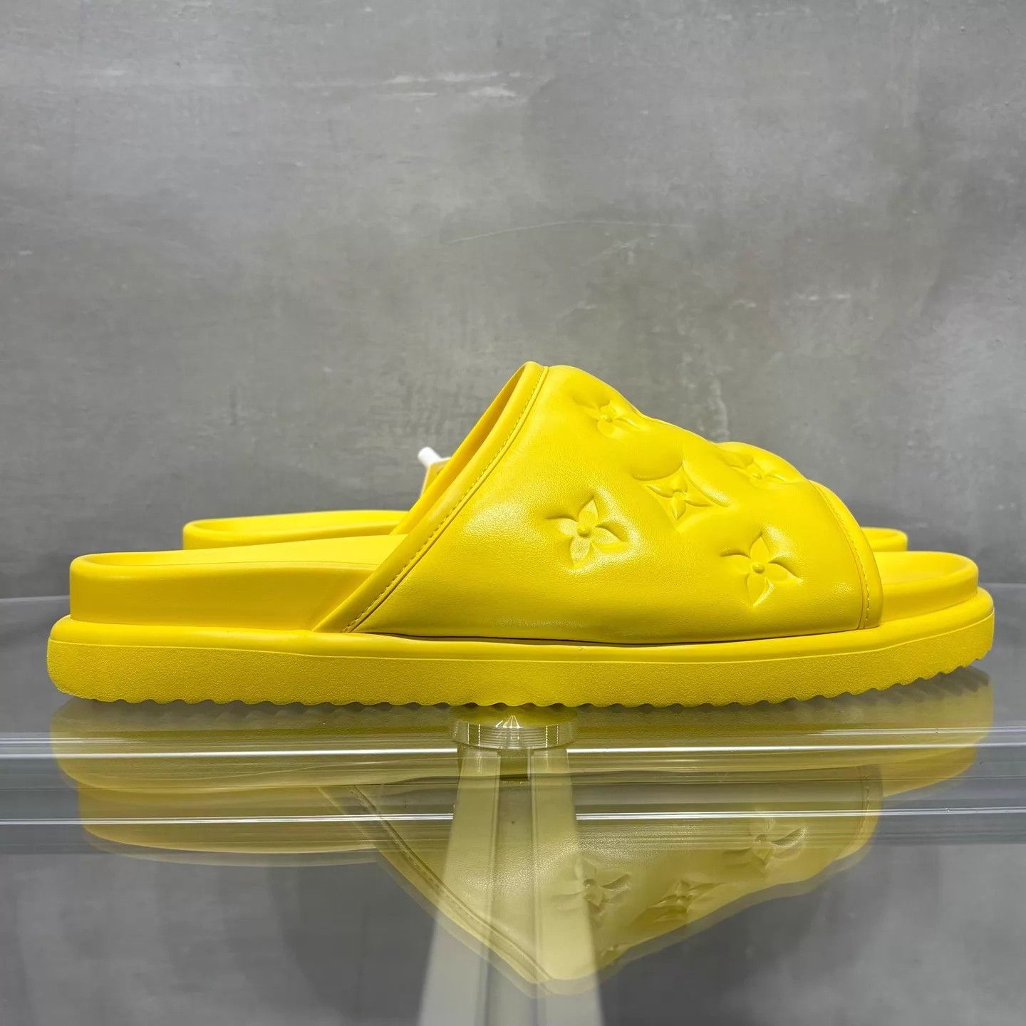 Louis Vuitton LV embossed allover print yellow slippers UK10 (44) Size US 11 / EU 44 - 4 Thumbnail