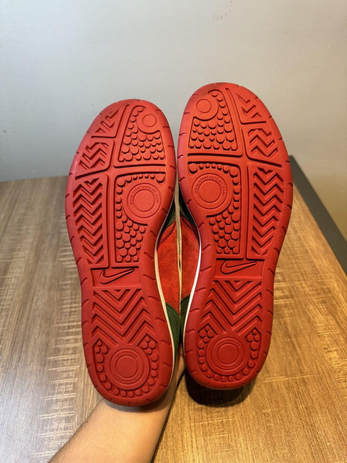 Nike NIKE AIR Rare Christmas XMAS SHOE Soccer Men's Size 9 Size US 9 / EU 42 - 6 Thumbnail