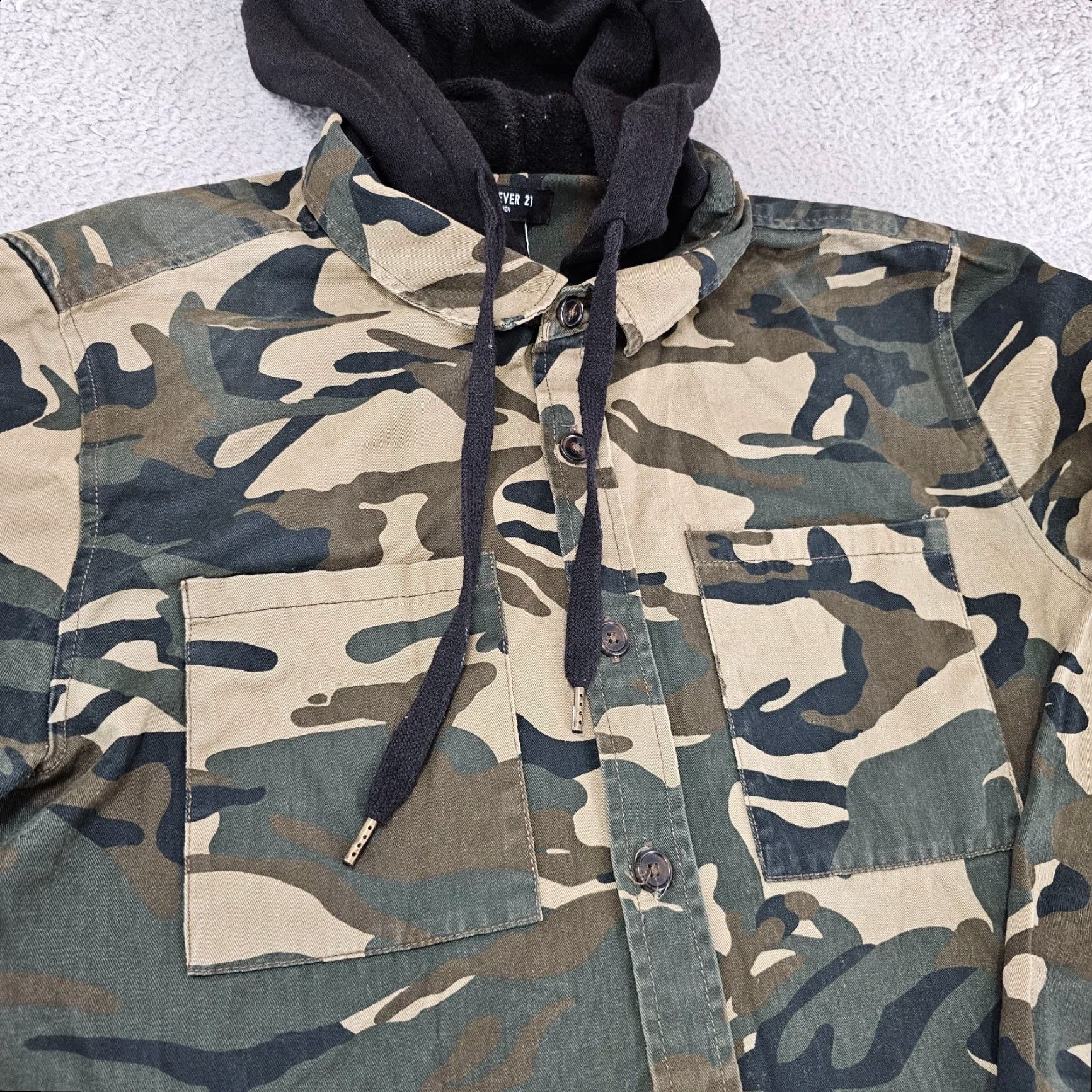 Forever 21 Foerver 21 Shirt Mens Size Medium Green Camo Shacket Button Up Hoodie Skate Surf Size US M / EU 48-50 / 2 - 2 Thumbnail