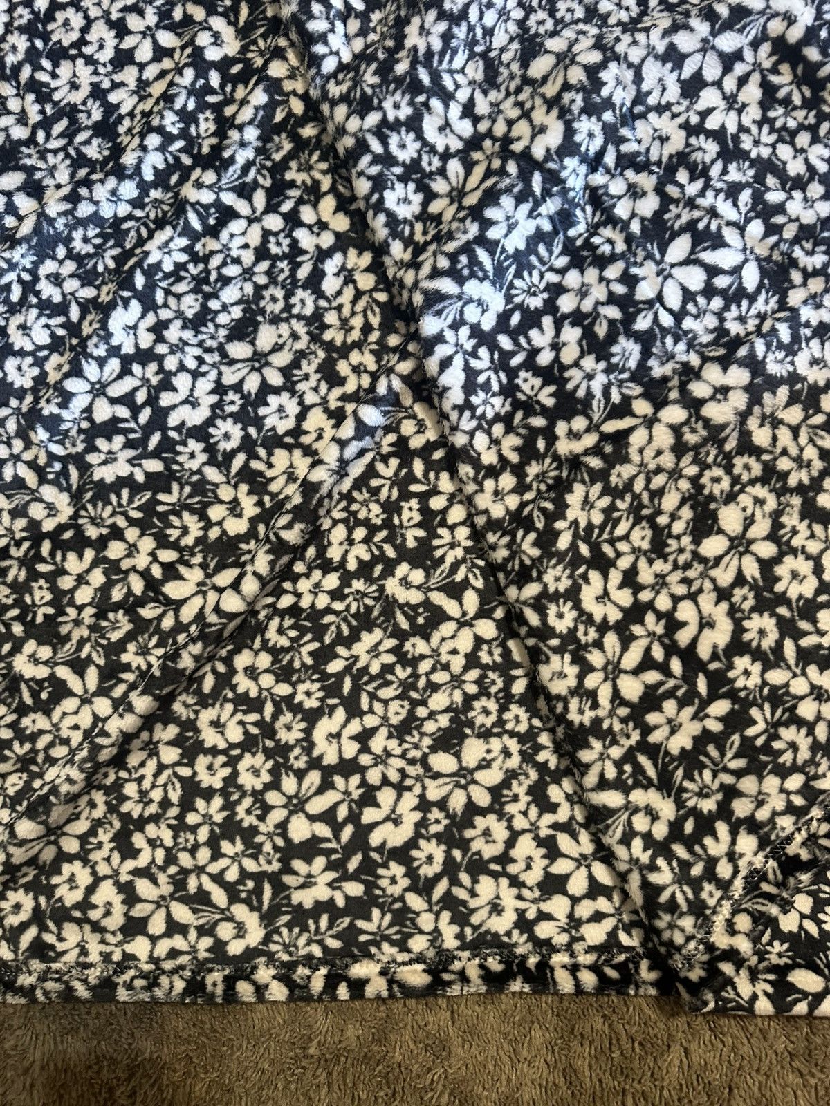 Karl Lagerfeld × Vintage Vintage karl lagerfeld “black and sliver” throw blanket Size US L / EU 52-54 / 3 - 4 Thumbnail