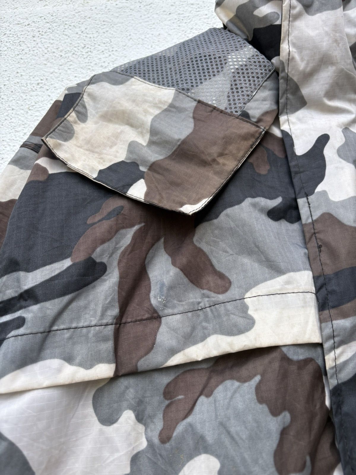 Japanese Brand Even River Camouflage Hooded Windbreaker Jacket Size US L / EU 52-54 / 3 - 12 Thumbnail