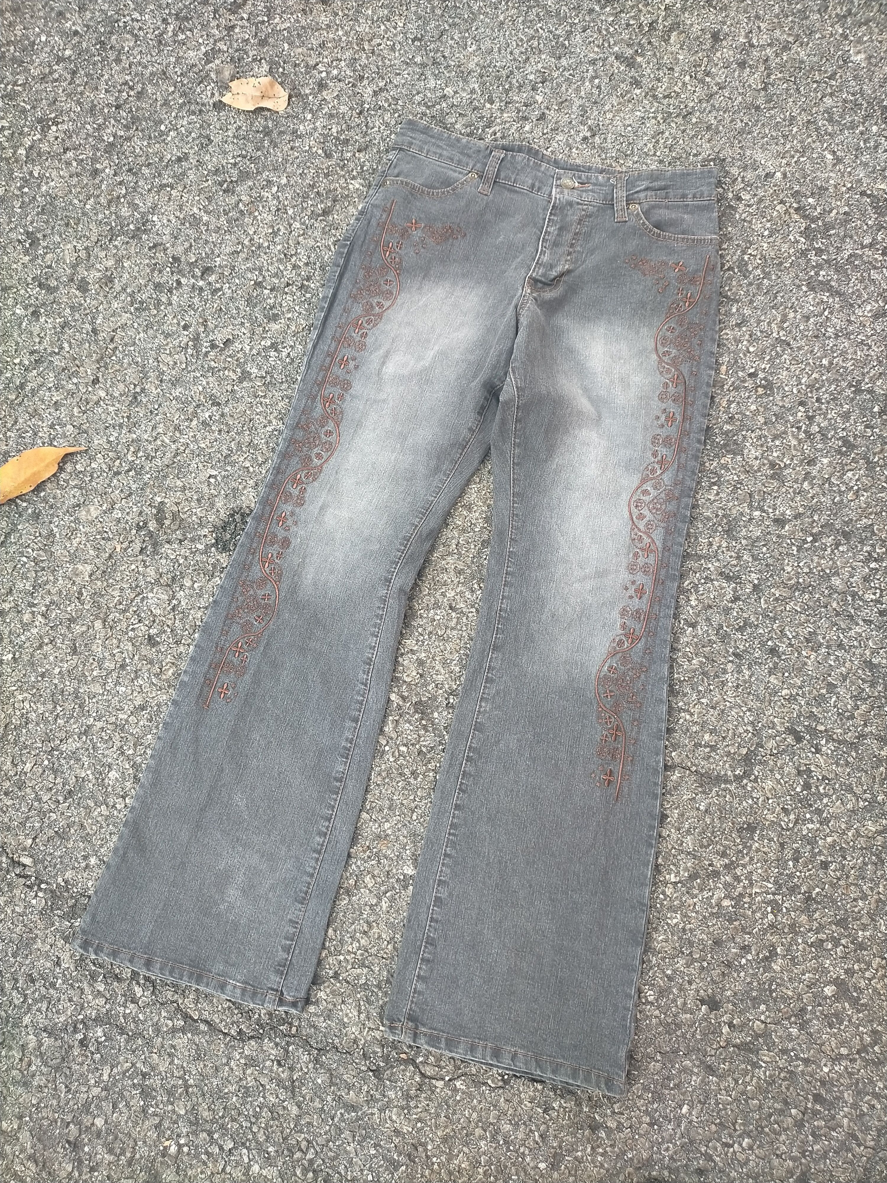CIVARIZE Rare Advantage Embroidery Mudwash Flare Jeans Size US 30 / EU 46 - 2 Thumbnail
