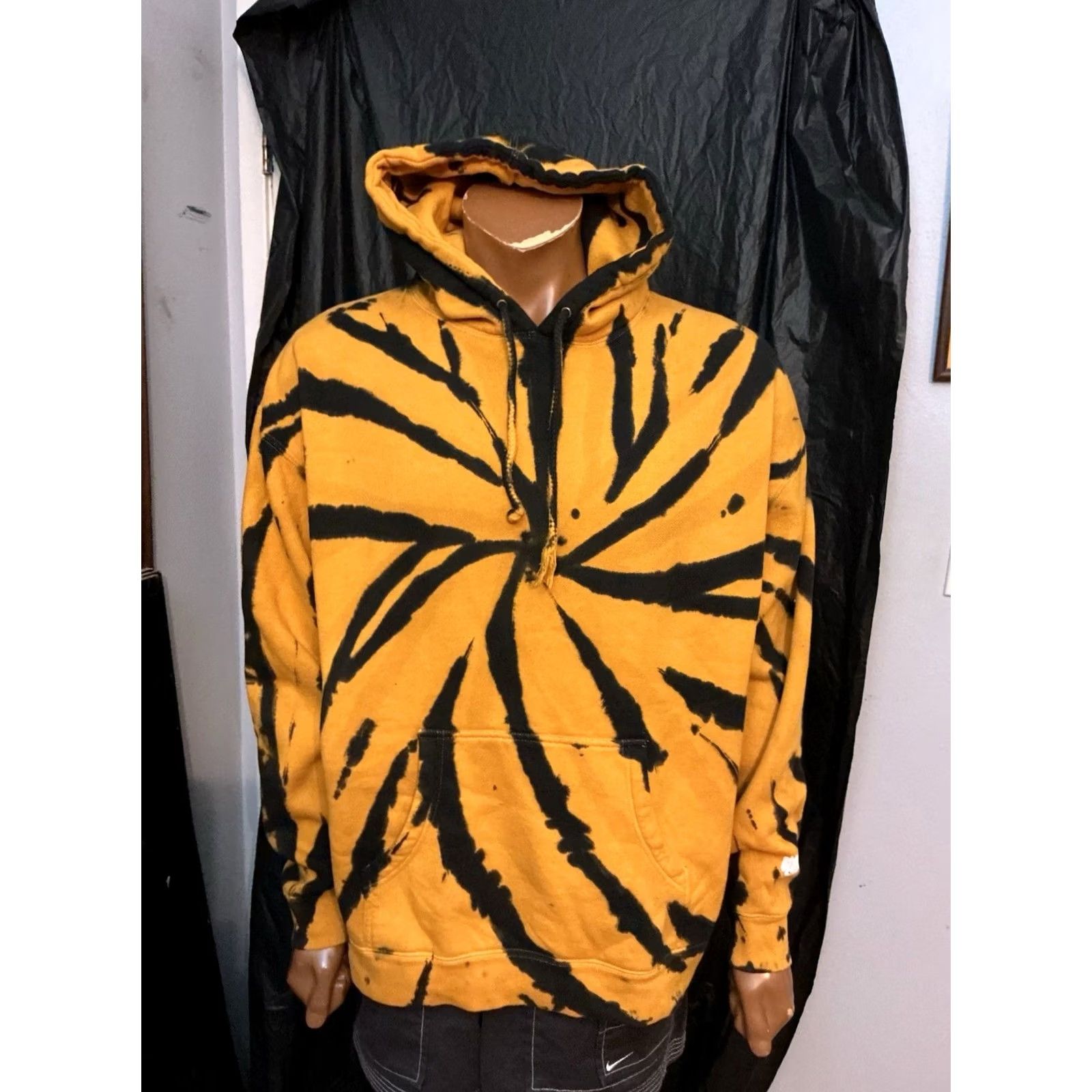 Hypland Hypland Naruto Hoodie Mens 2XL Pullover Fleece Tie Dye Yellow Black Manga Anime Zebra? Size US XXL / EU 58 / 5 - 7 Thumbnail