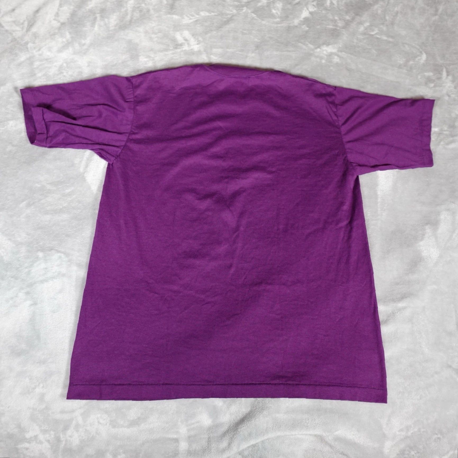 Vintage VINTAGE Broadway Atrium New York T Shirt Mens L Slim Fit Purple 80s Size US L / EU 52-54 / 3 - 4 Thumbnail