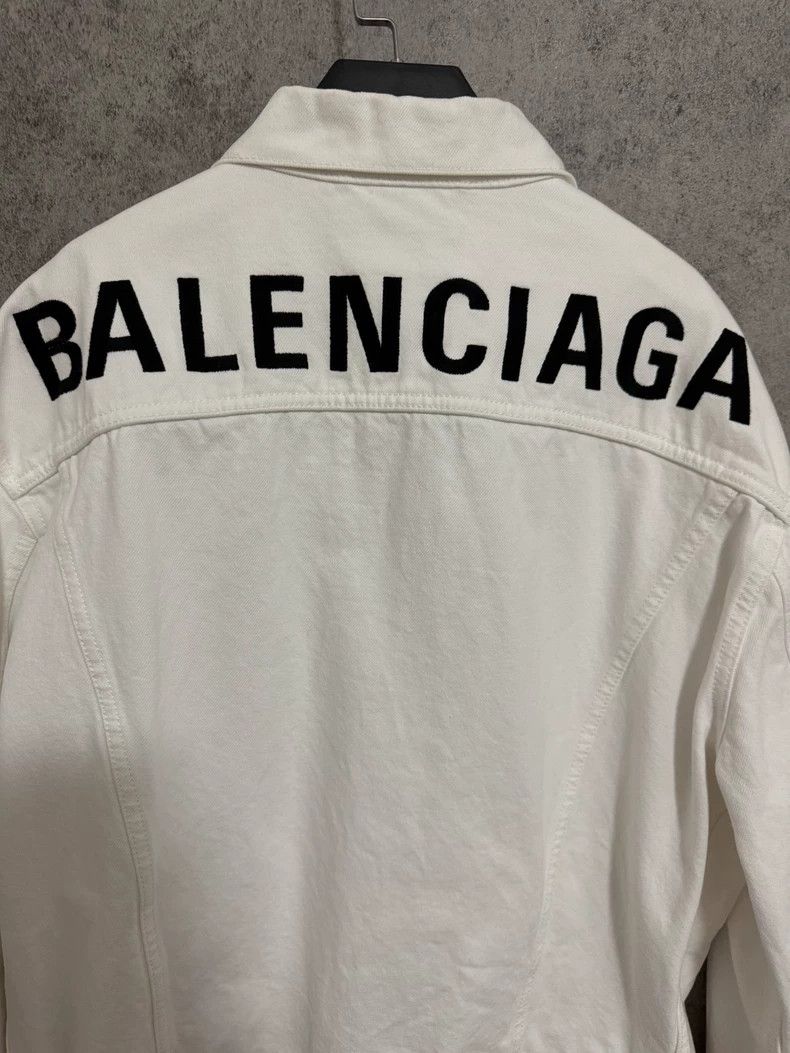 Balenciaga Balenciaga Back Letter Logo Washed Denim Jacket Size US S / EU 44-46 / 1 - 6 Thumbnail
