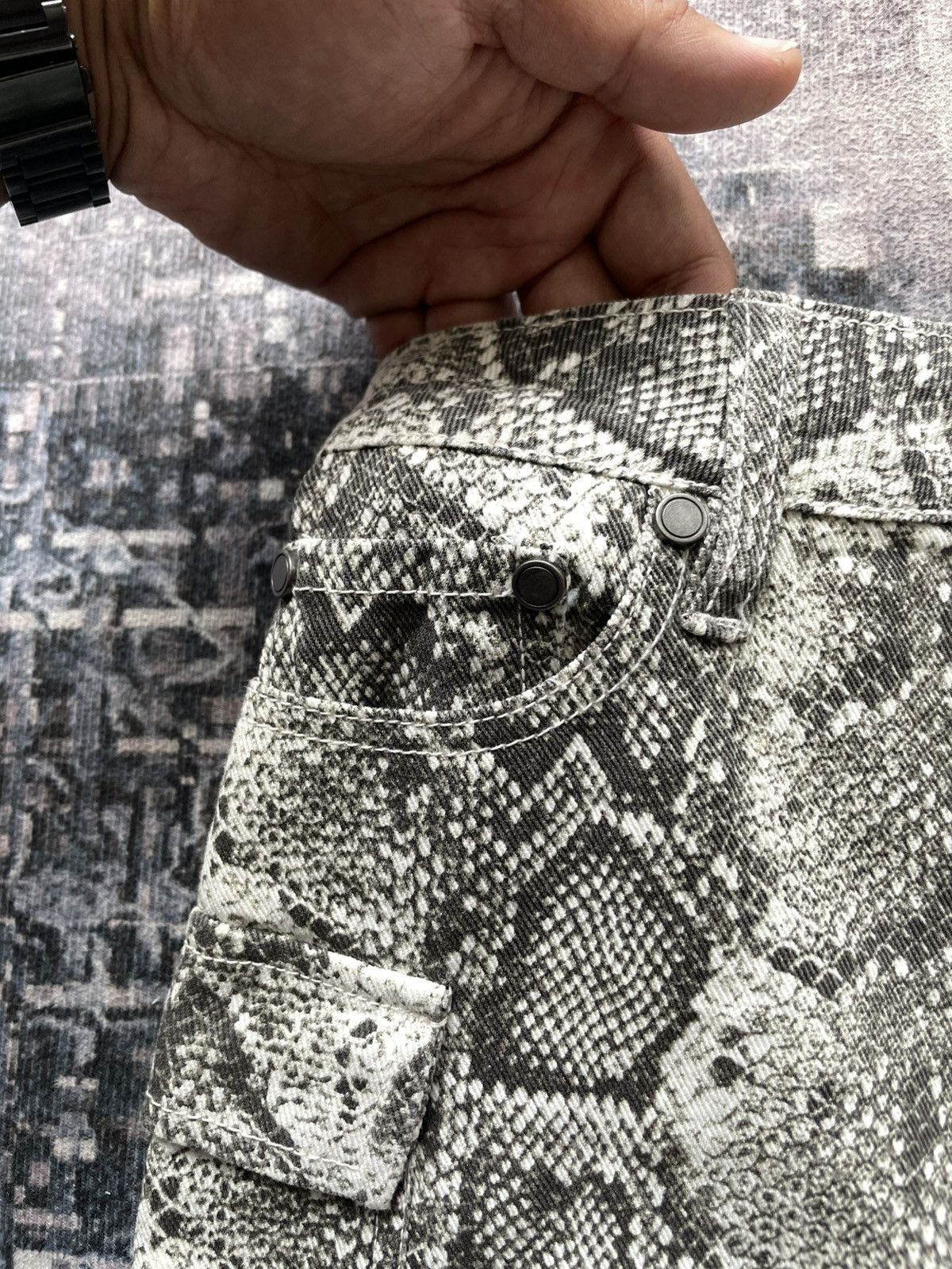 Japanese Brand Sureve Snake Skin Design Mini Pocket Skirt Size 26" / US 2 / IT 38 - 4 Thumbnail