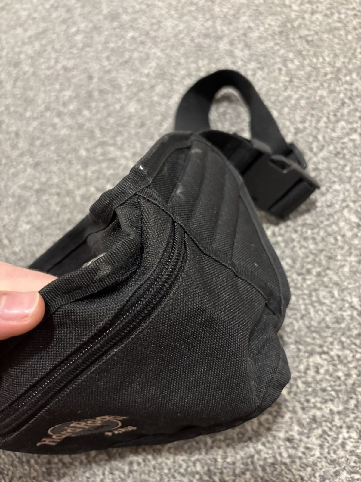 Hard Rock Cafe × Vintage Vintage Hard Rock Paris Waist Body Bag Size ONE SIZE - 4 Thumbnail