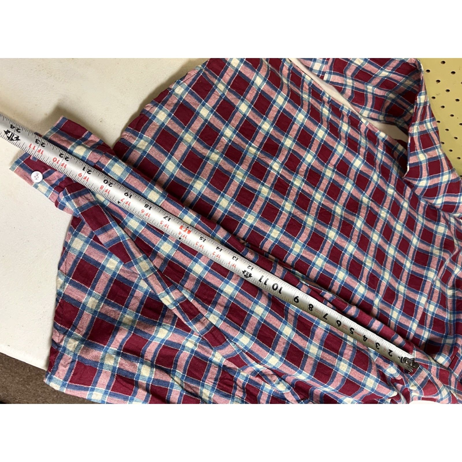 Vintage VTG 70s Donlin Plaid Flannel Shirt 100% Cotton Permanent Press Lightweight L USA Shirt Mens Long Sleeve Button-Up Collared Vintage 70s Size US L / EU 52-54 / 3 - 6 Thumbnail