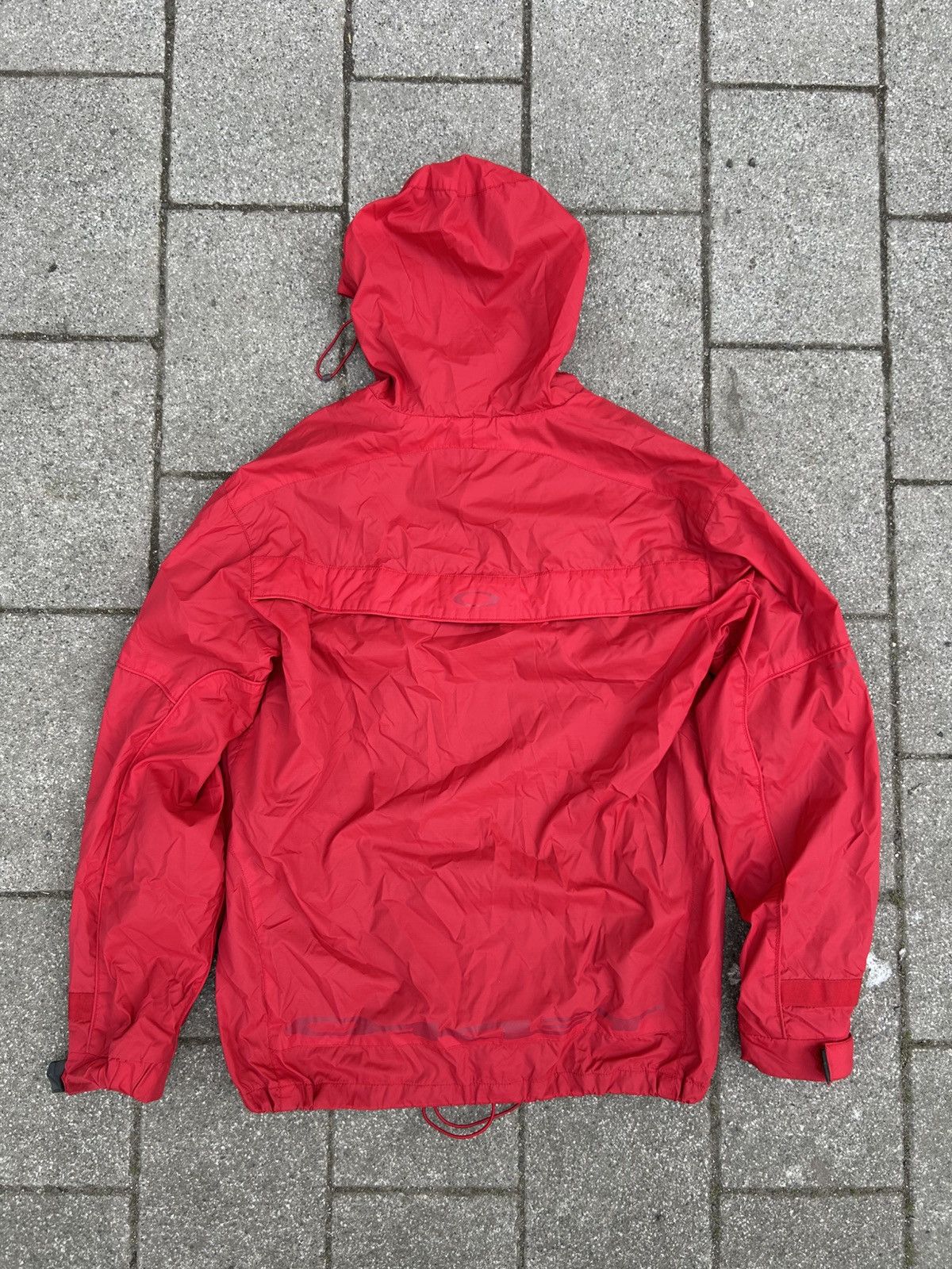 Oakley Oakley Vintage red Hooded Windbreaker Jacket Nylon Jacket Size US L / EU 52-54 / 3 - 16 Thumbnail