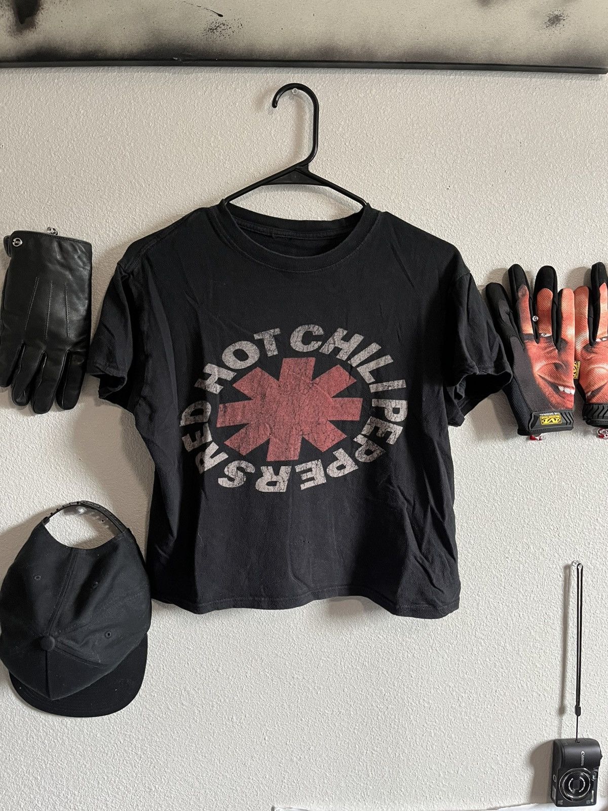 Vintage Red Hot Chili Peppers Band Tee Size M / US 6-8 / IT 42-44 - 1 Thumbnail
