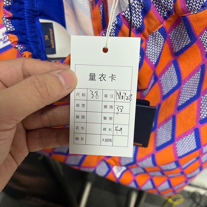 Louis Vuitton Louis Vuitton Prismatic shorts 2504-Nextarrow Size US 38 / EU 54 - 6 Thumbnail