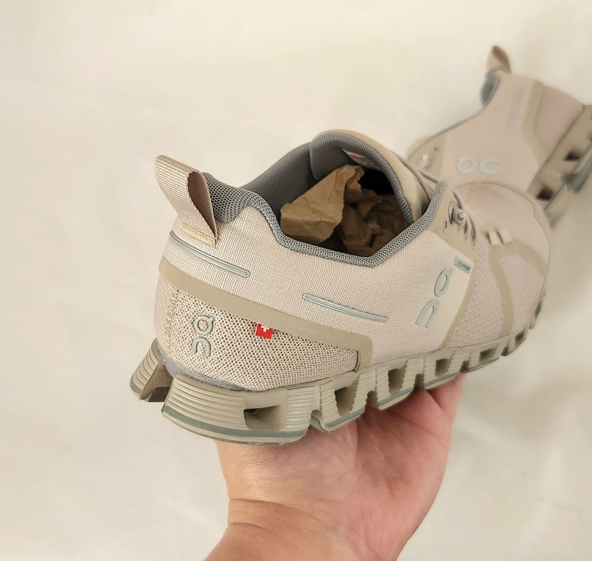 On ON Running Cloud Swiss Engineering Waterproof Womens SZ 9 Size US 9 / IT 39 - 11 Thumbnail