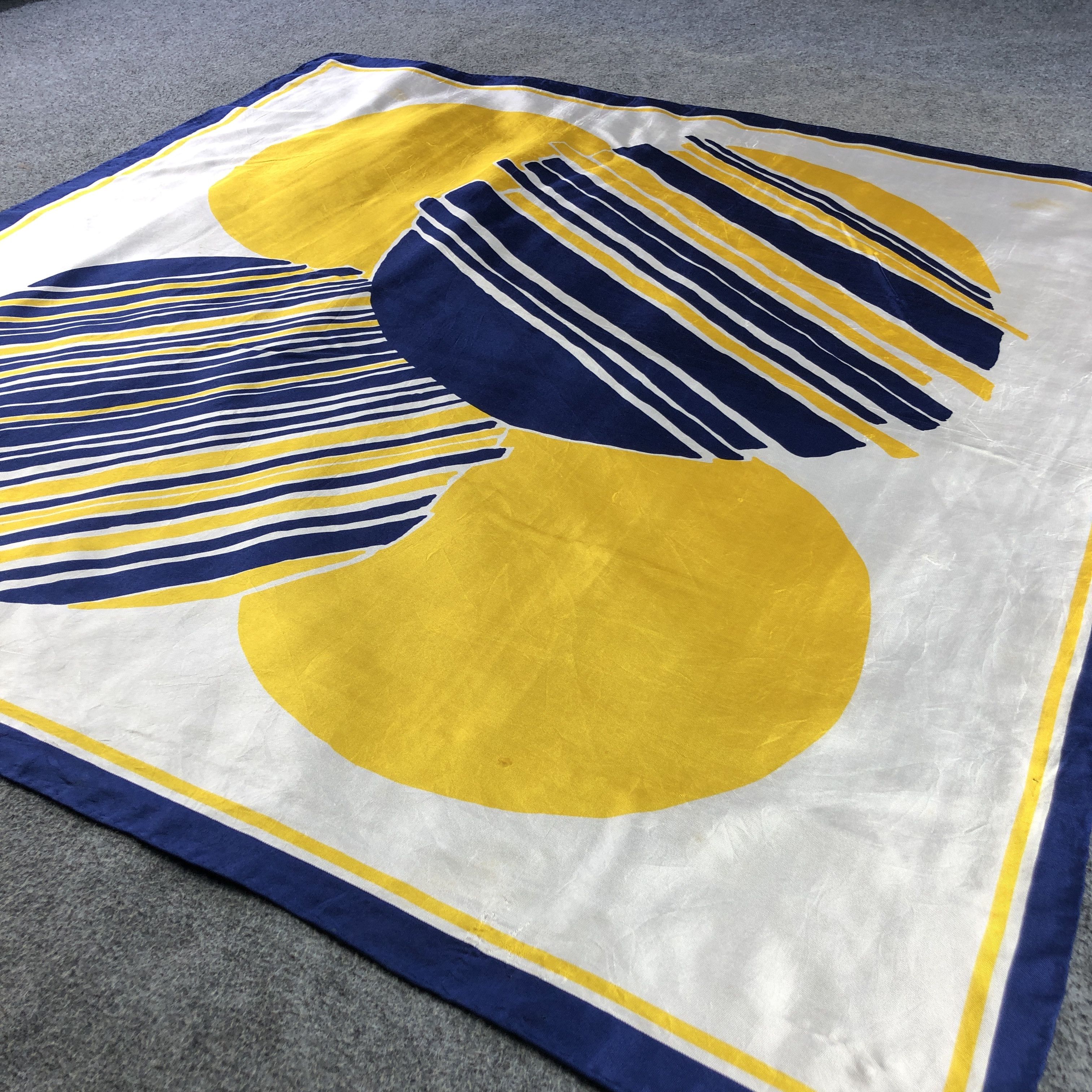 Vintage Abstract Hand Rolled Silk Scarf M1061 Size ONE SIZE - 3 Thumbnail