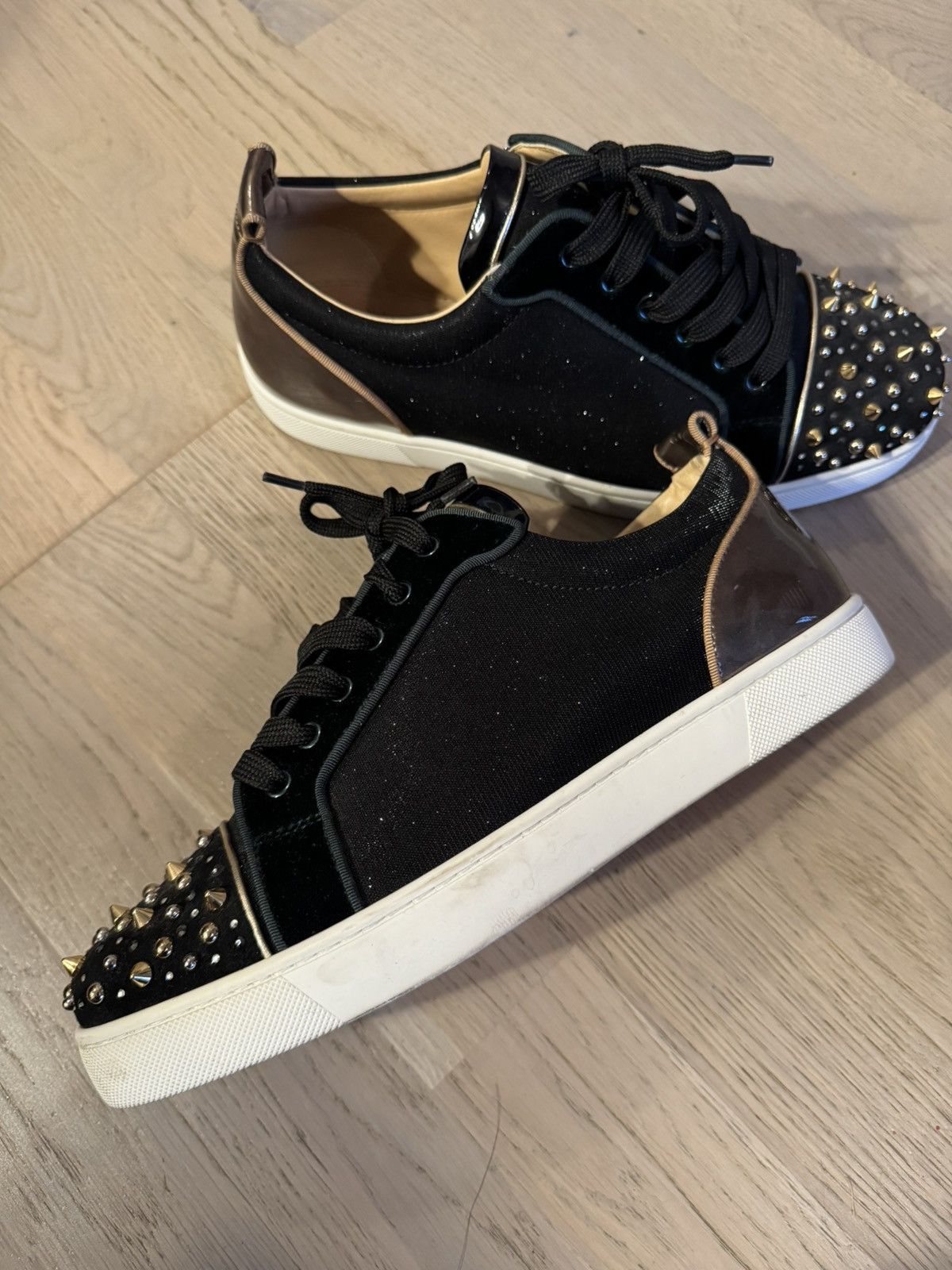 CHRISTIAN LOUBOUTIN sneakers missing insoles size 42 see pho