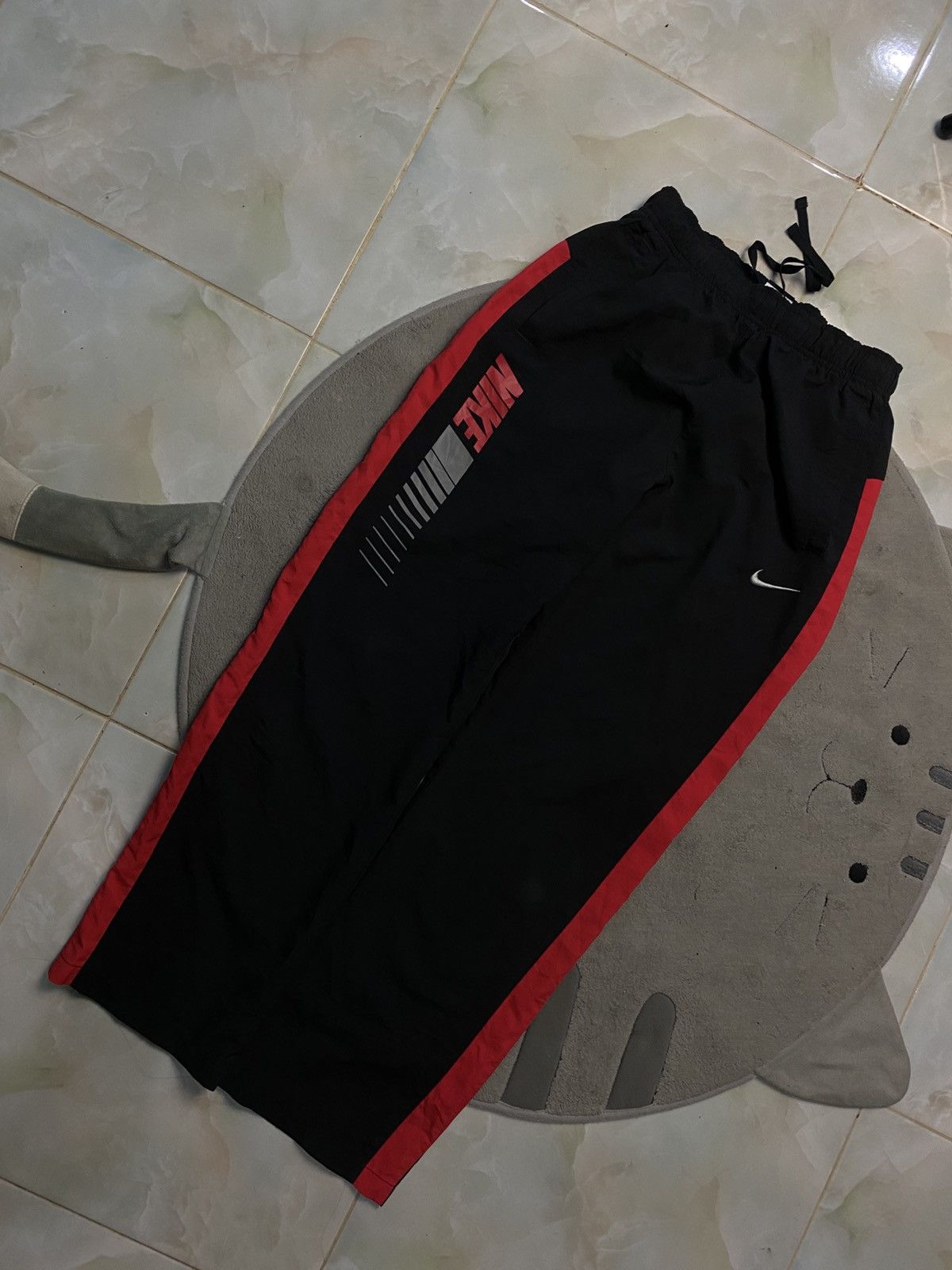 Nike × atmos VINTAGE NIKE 90S BAGGY NYLON WIDE LEG SWOOSH TRACK PANTS Y2K Size US 32 / EU 48 - 1 Thumbnail