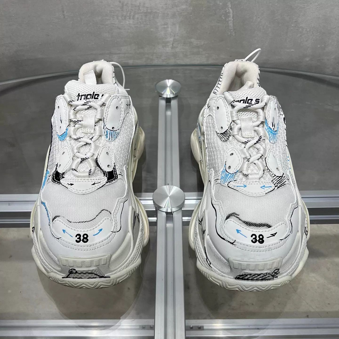Balenciaga Balenciaga Triple White Graffiti Sneaker 38 Size US 7.5 / IT 37.5 - 1 Thumbnail