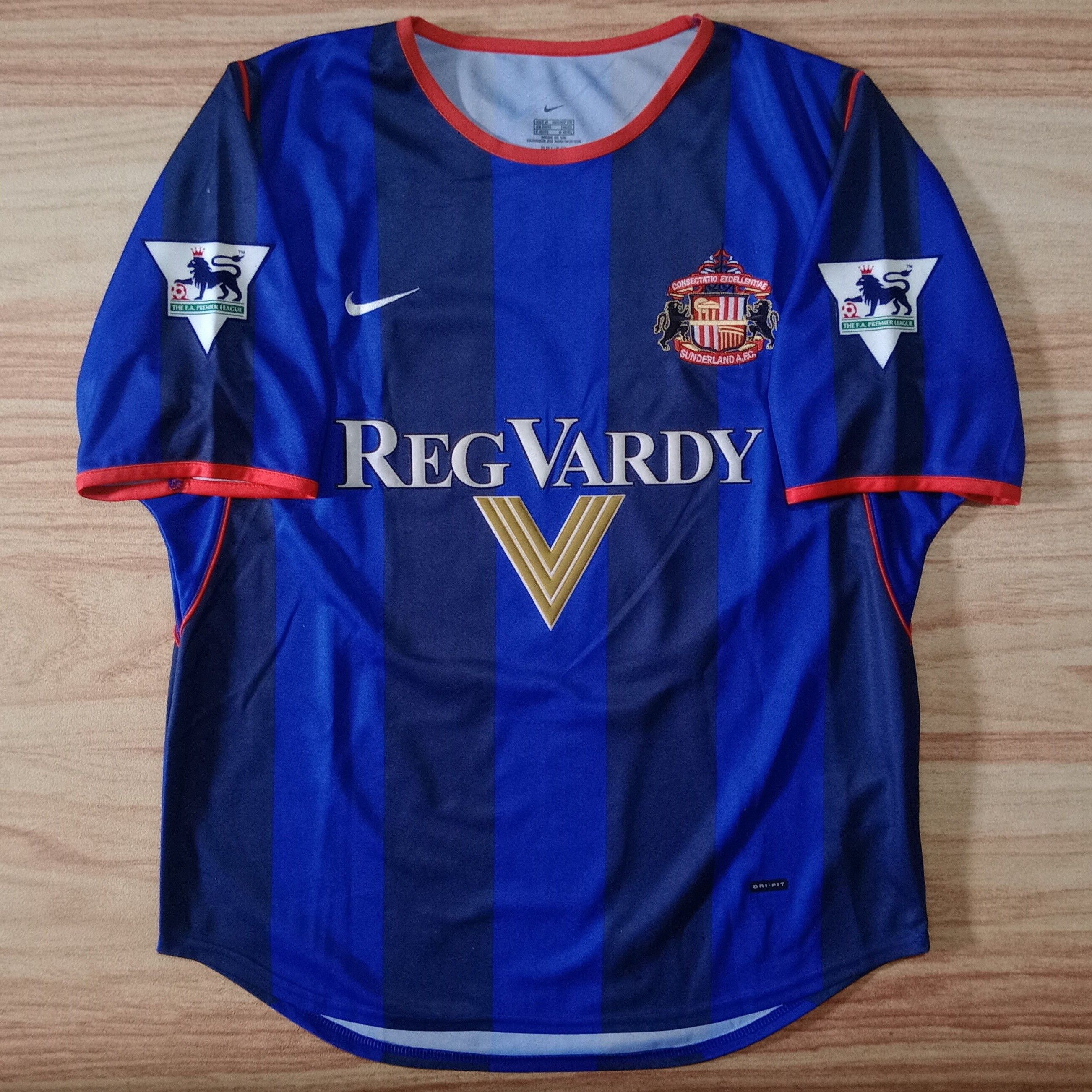 Nike Sunderland 2001-2002 Away Jersey Kevin Phillips 10 Size US M / EU 48-50 / 2 - 1 Thumbnail