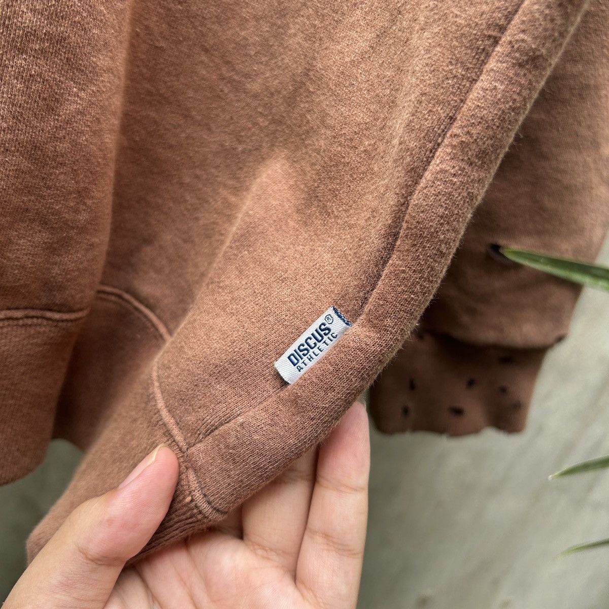 Russell Athletic × Vintage Vintage Thrashed Sun Faded Discus Athletic Brown 🍫 Size US L / EU 52-54 / 3 - 6 Thumbnail