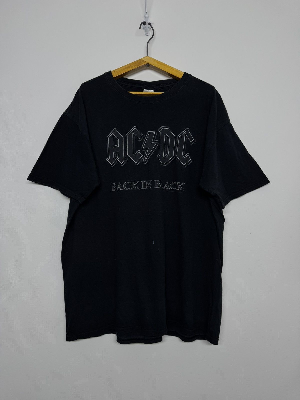 Gildan Vintage Y2k AC/DC Back in Black rock band tee Size US XL / EU 56 / 4 - 2 Thumbnail