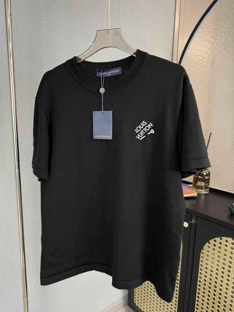 Louis Vuitton Louis Vuitton Black pin short sleeve Size US XL / EU 56 / 4 - 1 Thumbnail