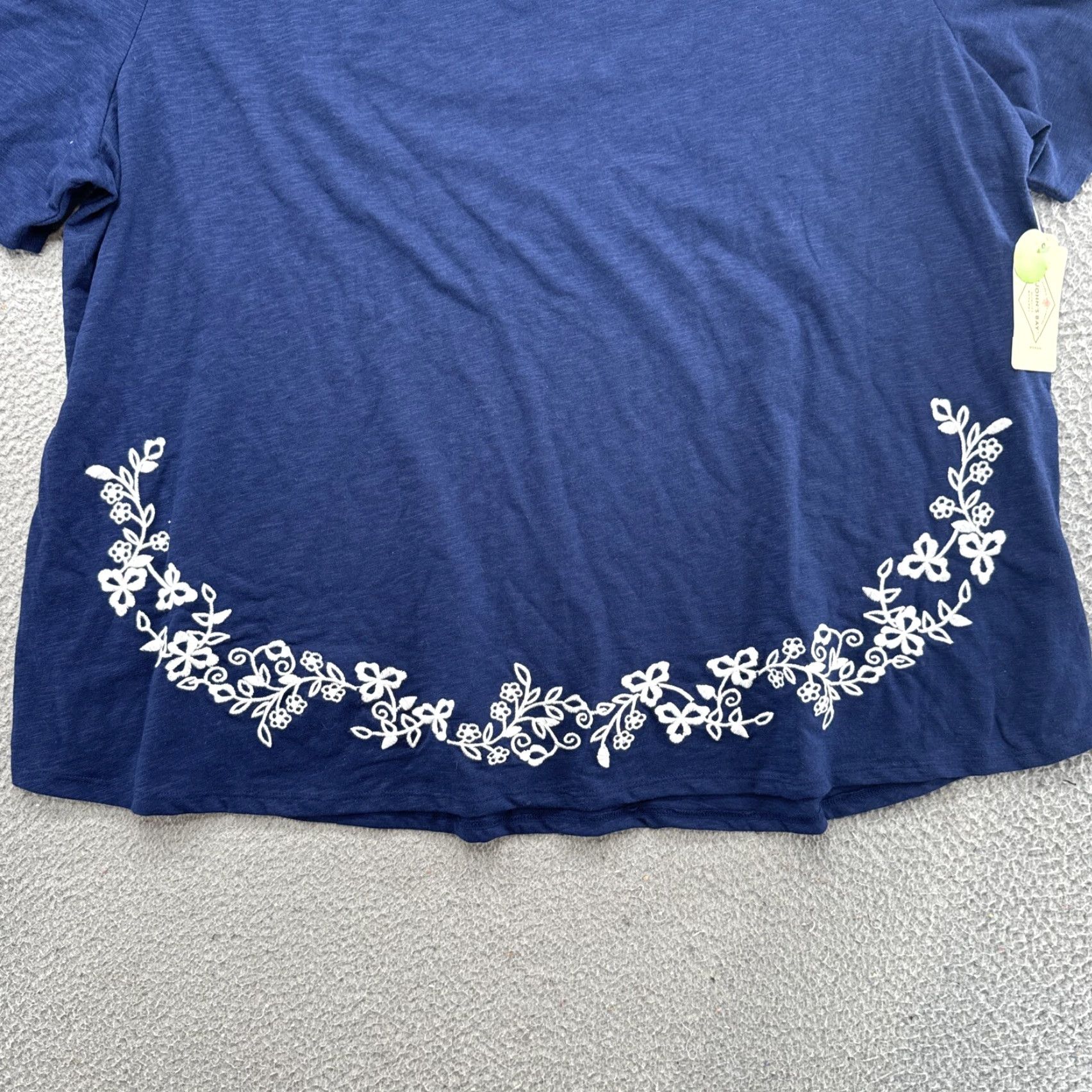 Vintage St. John's Bay T-Shirt Women’s Plus Size 2X Embroidered Floral Short Sleeve NEW Size XXL / US 16-18 / IT 52-54 - 2 Thumbnail