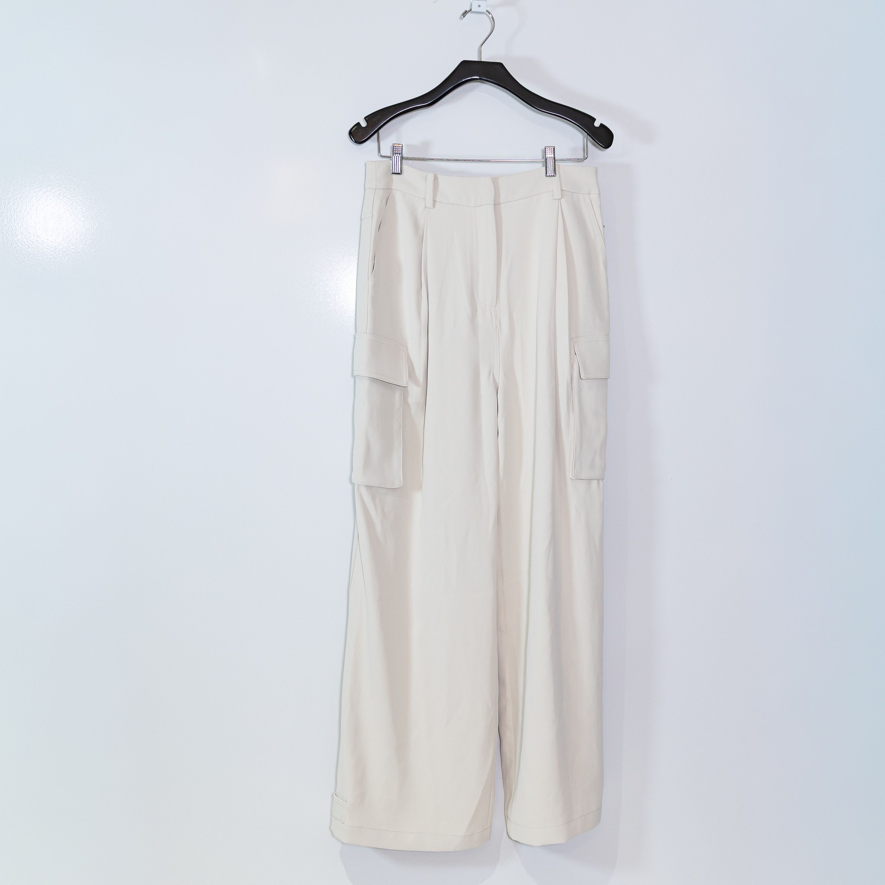 ASTR The Label NEW ASTR The Label Denison Pleated Cargo Size 28" / US 6 / IT 42 - 1 Thumbnail