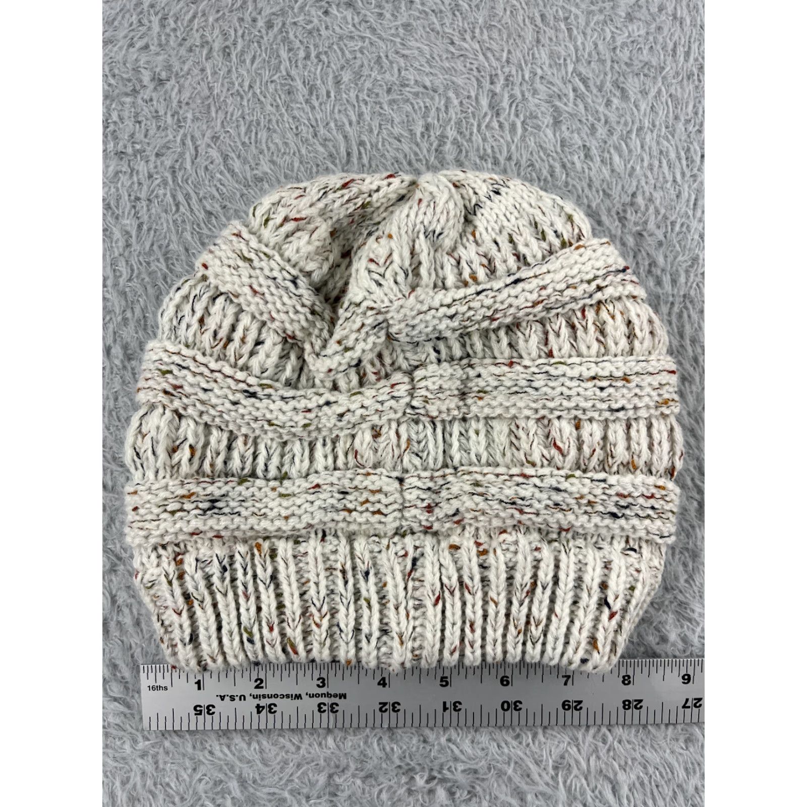 Vintage CC Exclusives Beanie Toque Womens One Size White Acrylic Knit Confetti Knit Logo Winter Outdoor Ski Hat Womens OS White 90s? Size ONE SIZE - 4 Thumbnail