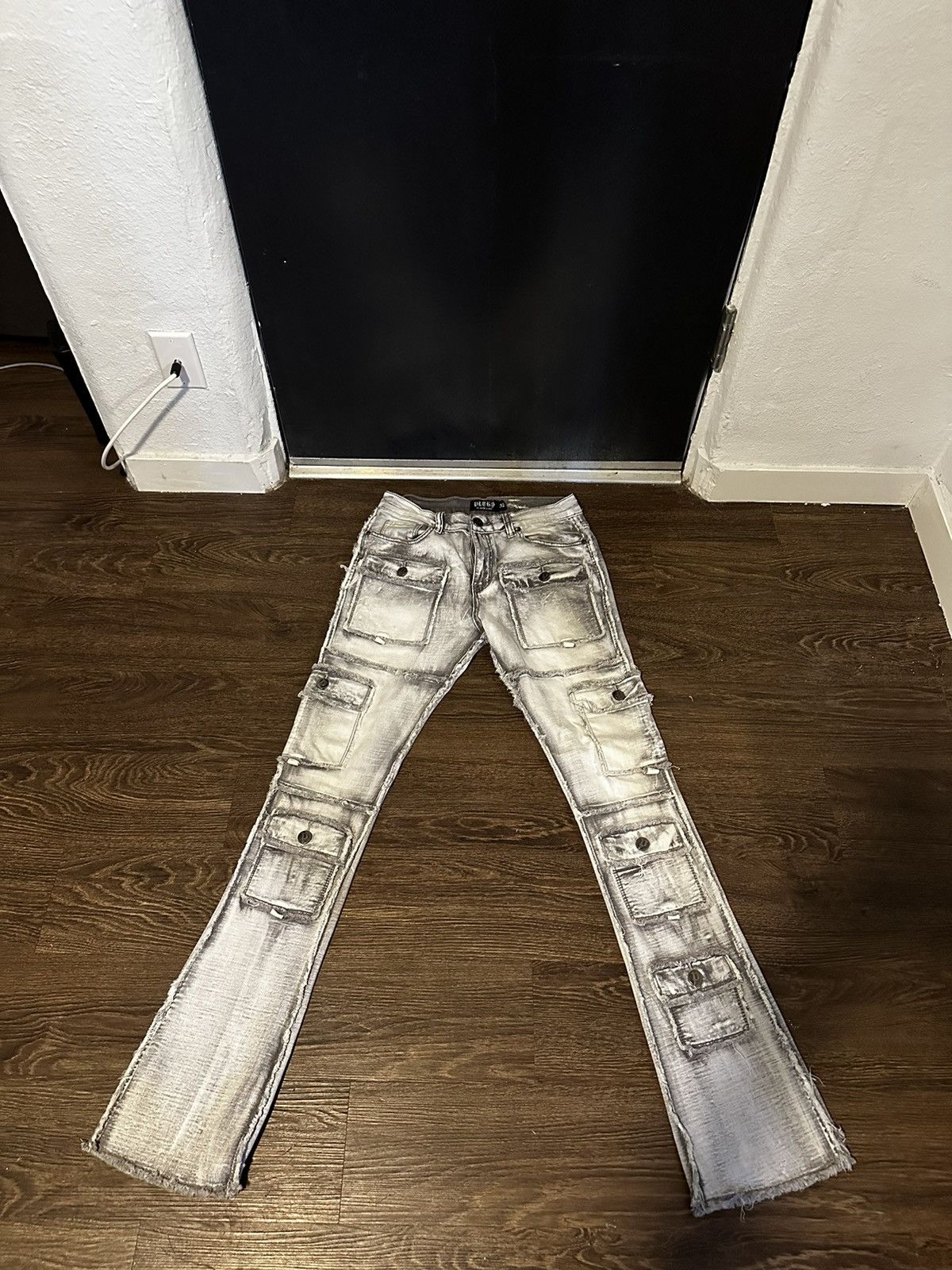 Other Grey Wash Cargo Flared Jeans Size US 28 / EU 44 - 1 Thumbnail