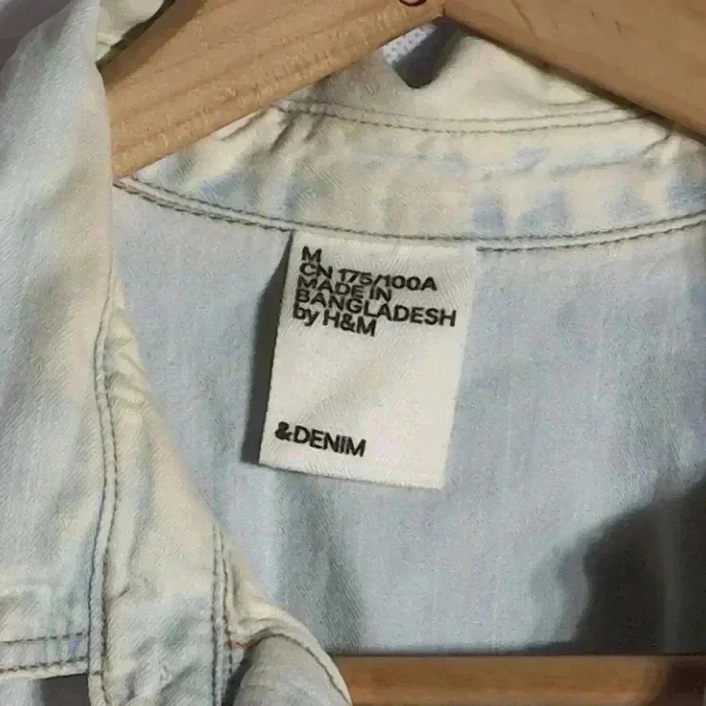 H&M H&M Distressed light blue Denim over shirt &Denim sz M Size M / US 6-8 / IT 42-44 - 3 Thumbnail