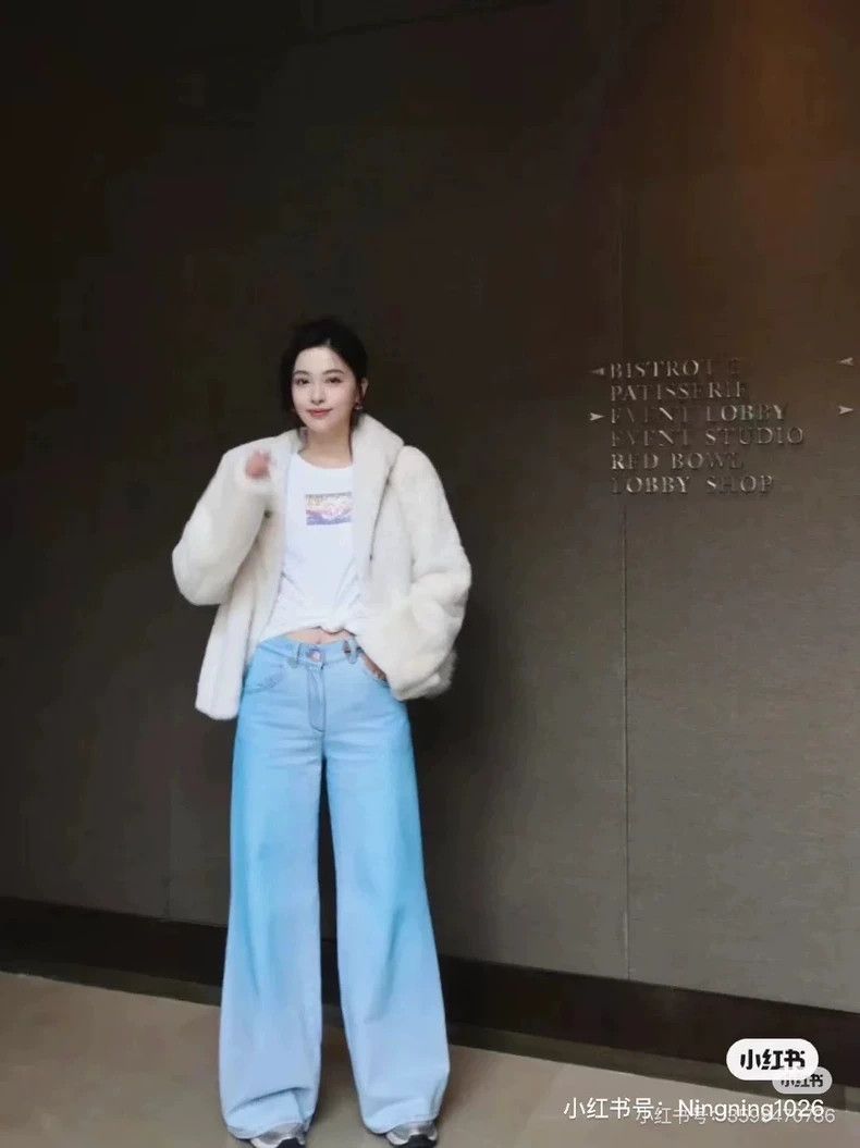 Chanel Chanel 24C early spring show blue gradient faded jeans Size 26" / US 2 / IT 38 - 9 Thumbnail